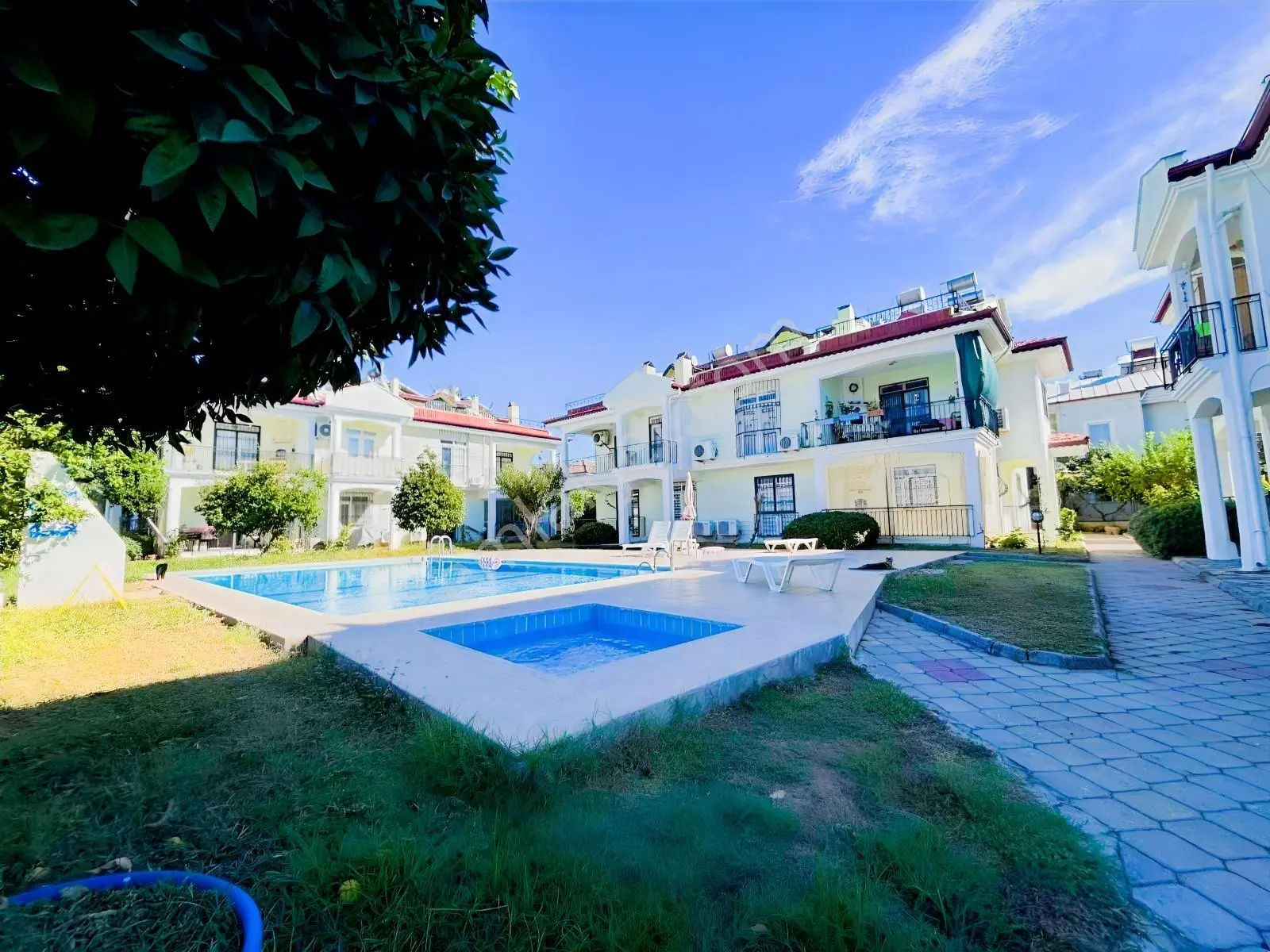 Geniş Bahçeli Havuzlu Sitede Çatı Dubleks 3+1 Bakımlı Daire — fotoğraf 4