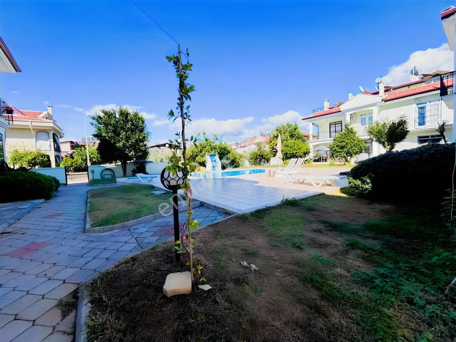 Geniş Bahçeli Havuzlu Sitede Çatı Dubleks 3+1 Bakımlı Daire — fotoğraf 5