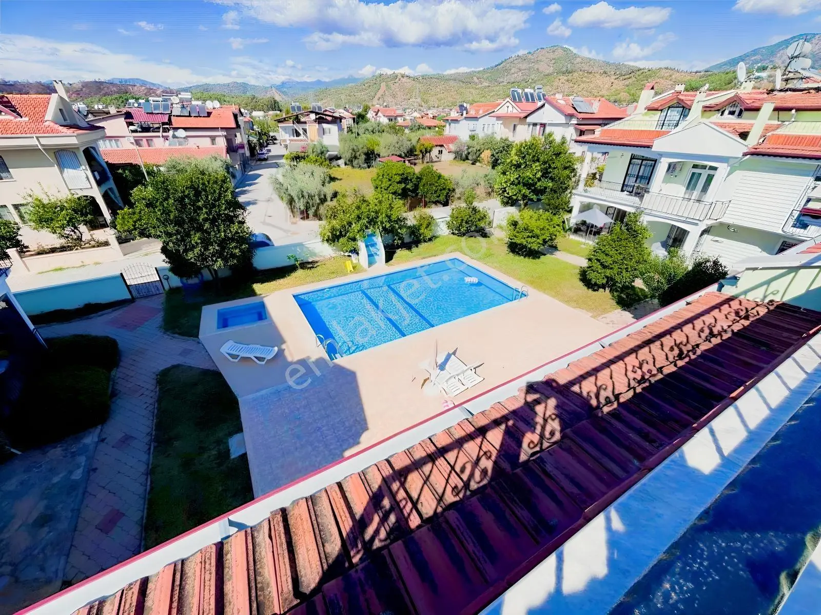 Geniş Bahçeli Havuzlu Sitede Çatı Dubleks 3+1 Bakımlı Daire — fotoğraf 6