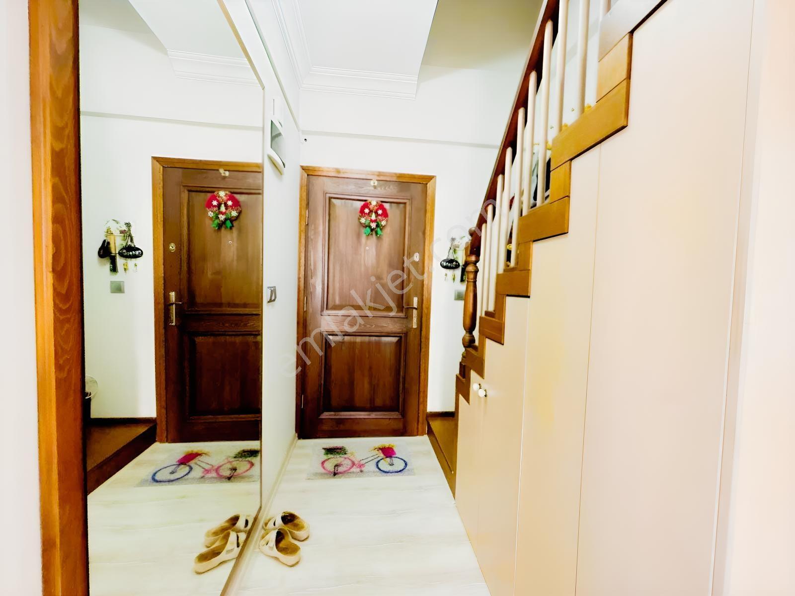 Geniş Bahçeli Havuzlu Sitede Çatı Dubleks 3+1 Bakımlı Daire — fotoğraf 25