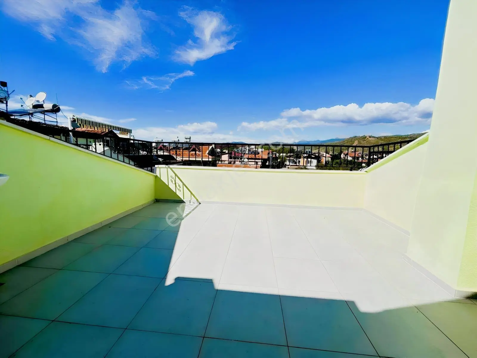 Geniş Bahçeli Havuzlu Sitede Çatı Dubleks 3+1 Bakımlı Daire — fotoğraf 33