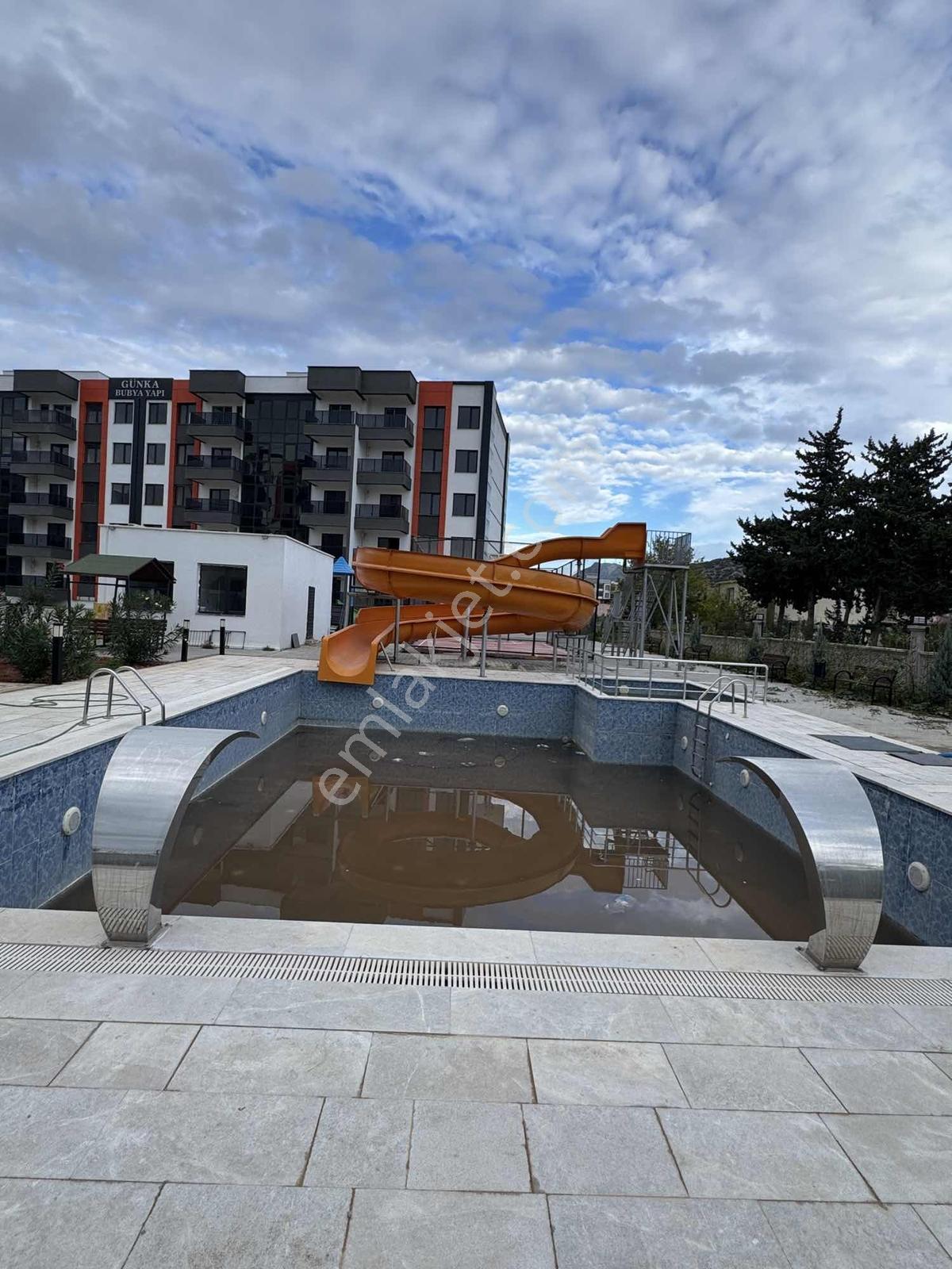 Yeşilovacık Aquaparklı Denize 100 M Site — fotoğraf 4