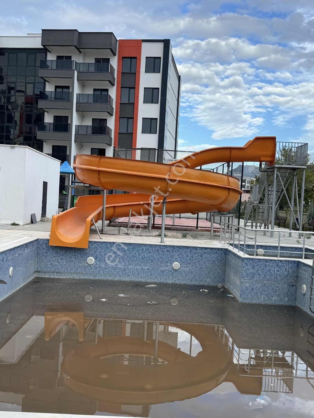 Yeşilovacık Aquaparklı Denize 100 M Site — fotoğraf 5