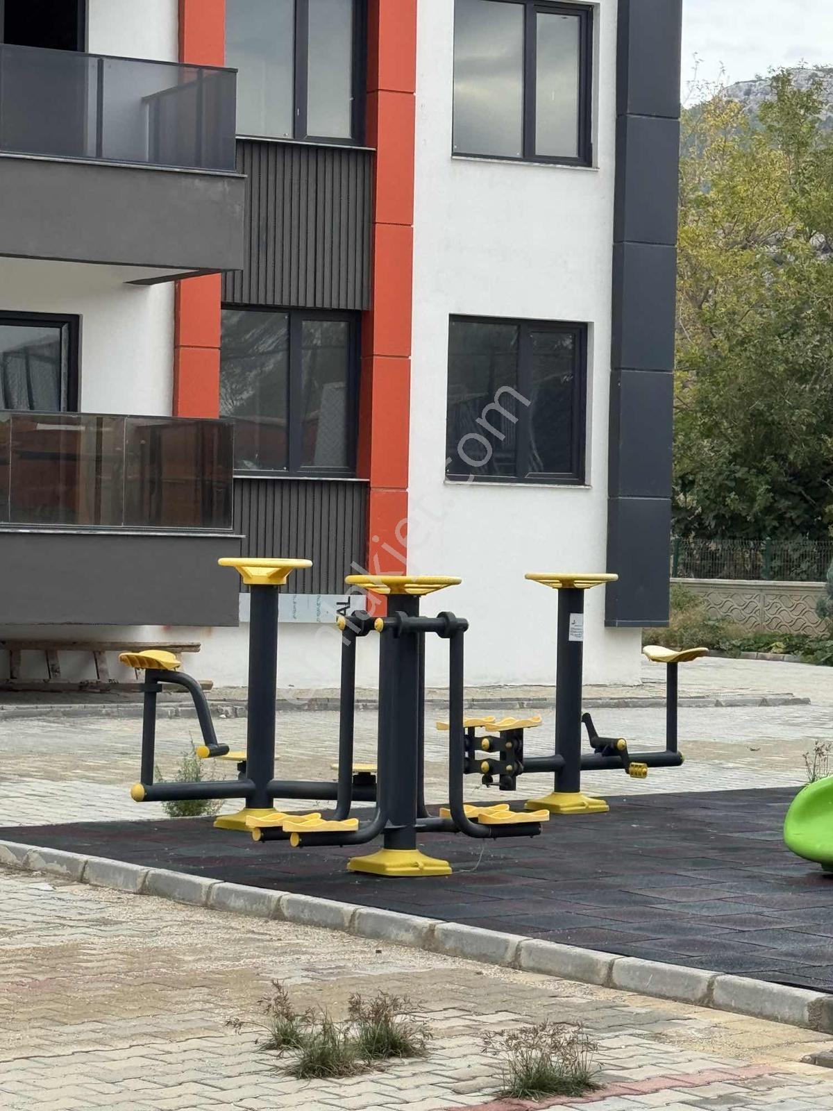 Yeşilovacık Aquaparklı Denize 100 M Site — fotoğraf 9
