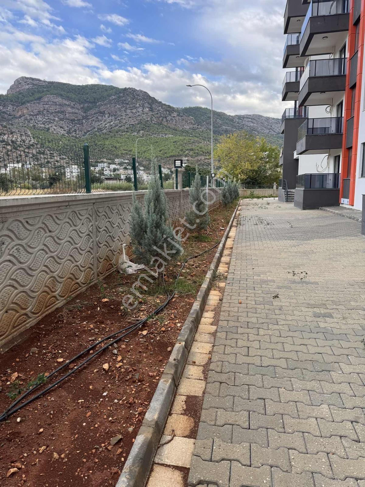 Yeşilovacık Aquaparklı Denize 100 M Site — fotoğraf 32