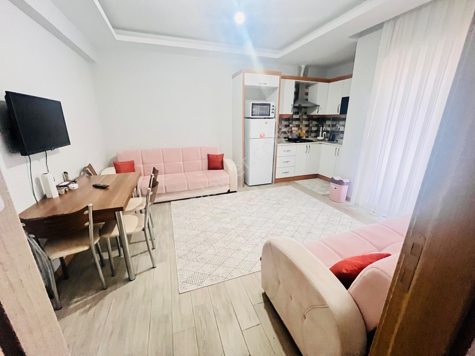 Alaşehir Kurtuluş Mahallesi'nde Satılık Eşyalı 1+1 Daire — fotoğraf 2