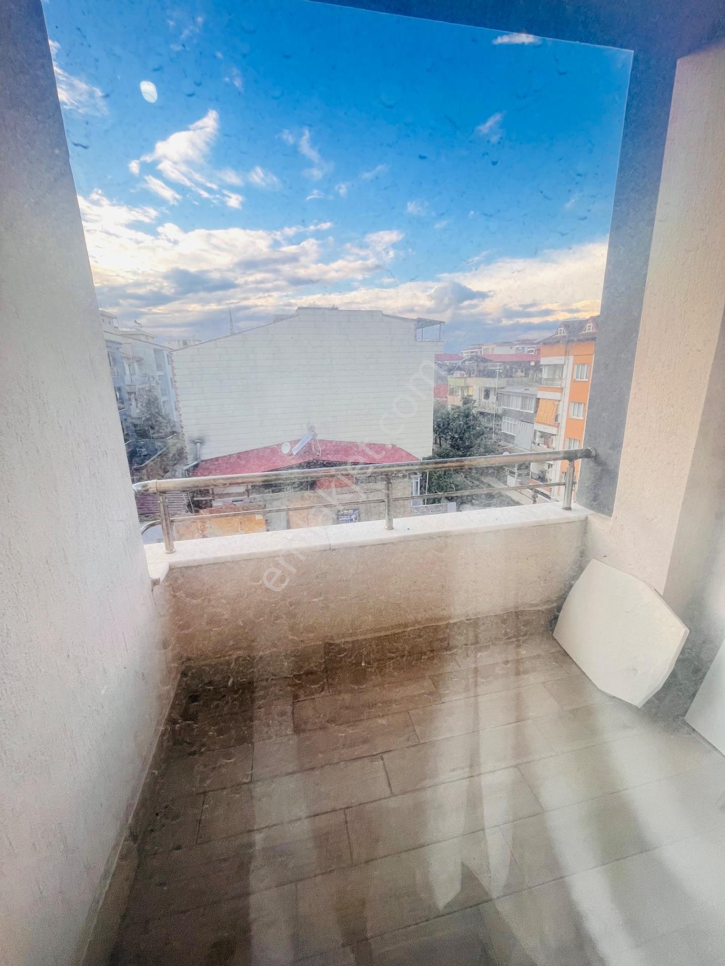 Alaşehir Kurtuluş Mahallesi'nde Satılık Eşyalı 1+1 Daire — fotoğraf 9