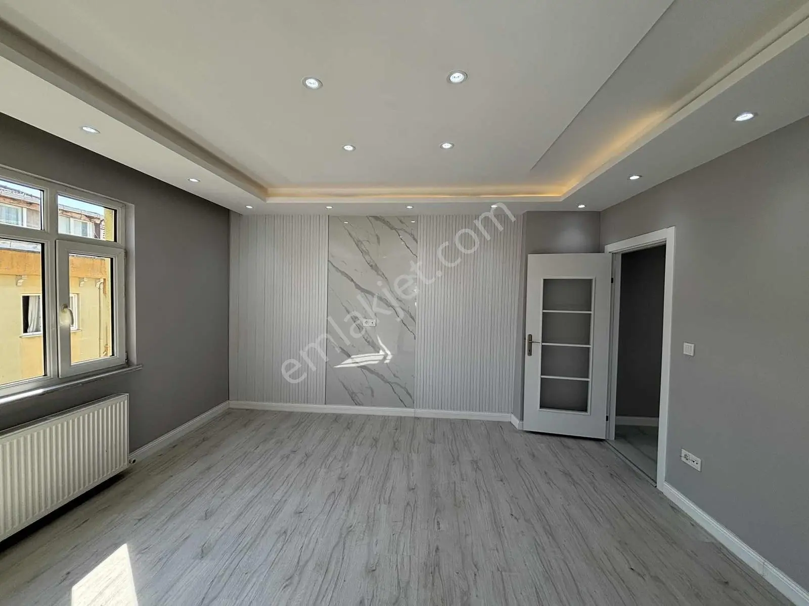 Merkezde Metroya 2 Dakika 170 M2 3+2 Acil Satılık Dübleks
