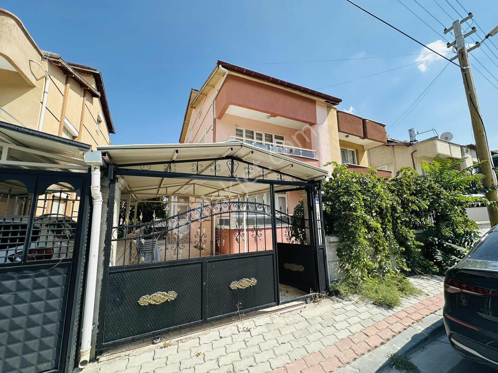 Enes Acur'Dan Alavardı Mah. 4+1 Tripleks Bakımlı Villa