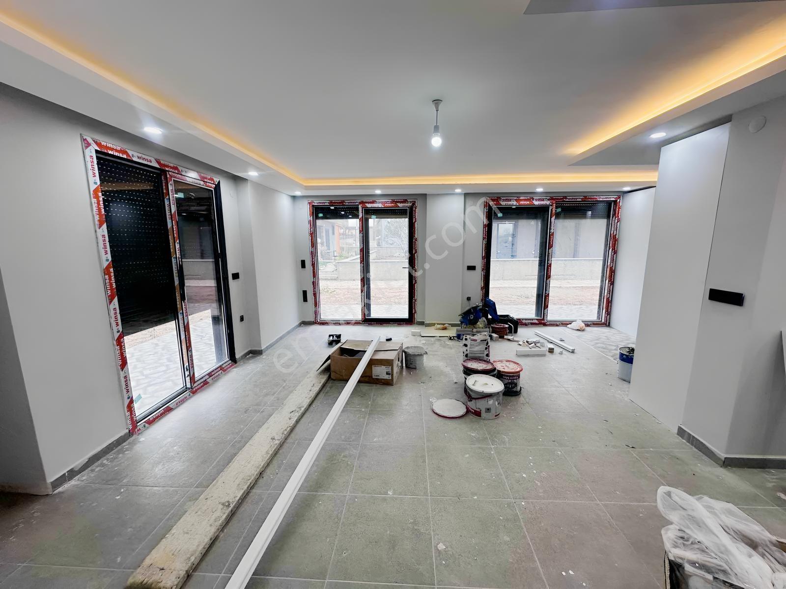 Site İçinde Denize Yakın Harika Konumda Büyük Kullanışlı Villa — fotoğraf 10