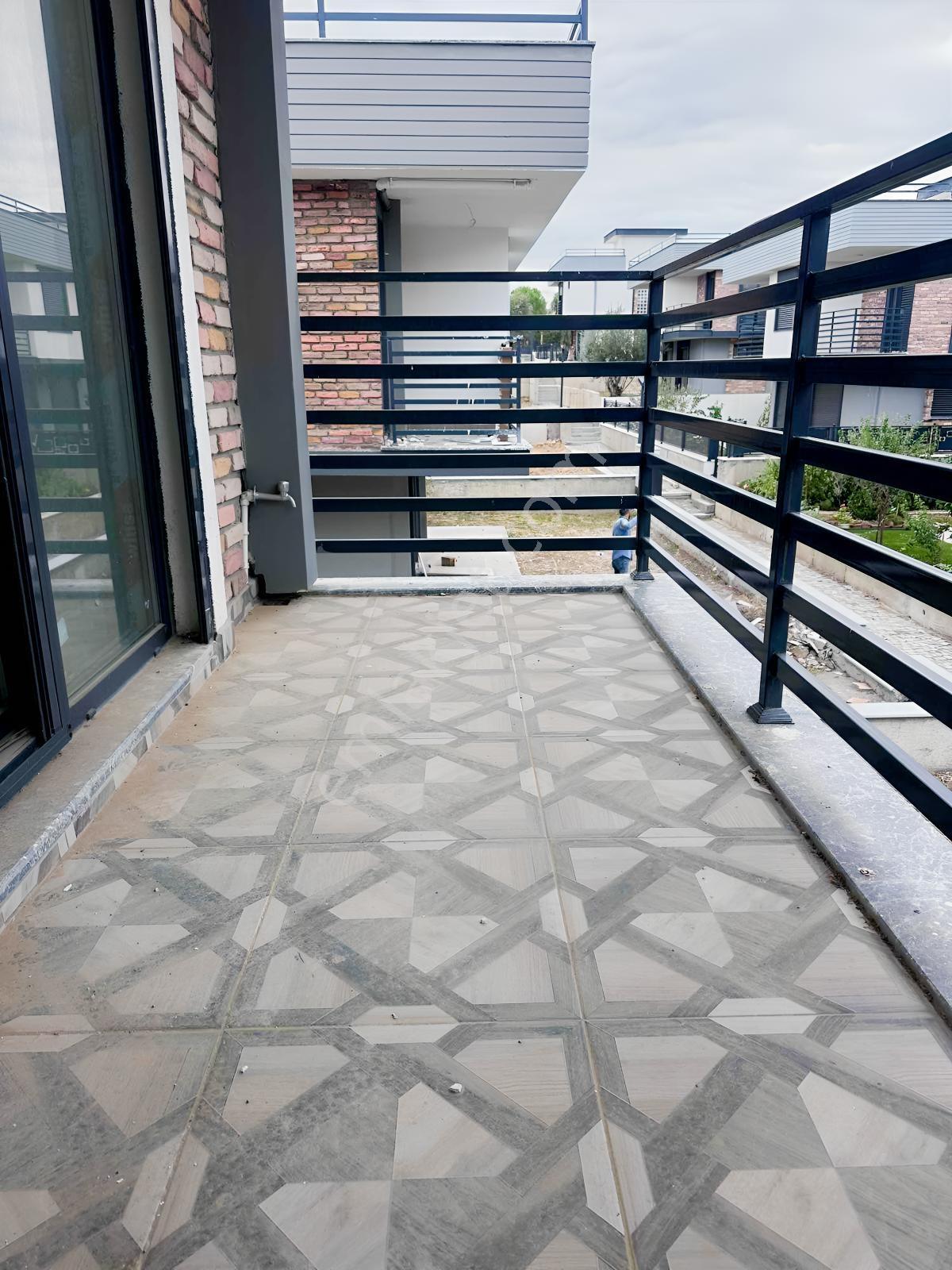 Site İçinde Denize Yakın Harika Konumda Büyük Kullanışlı Villa — fotoğraf 16