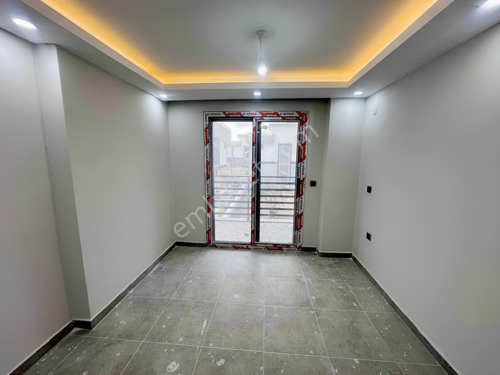 Site İçinde Denize Yakın Harika Konumda Büyük Kullanışlı Villa — fotoğraf 25