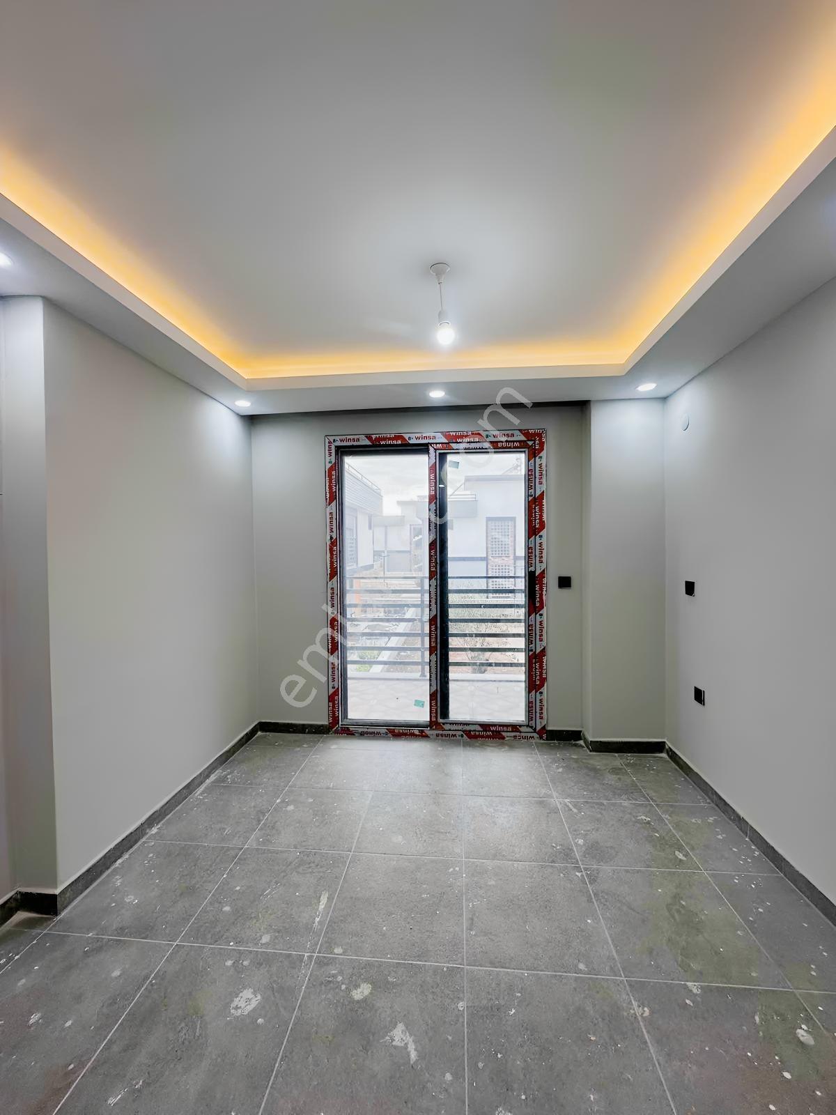 Site İçinde Denize Yakın Harika Konumda Büyük Kullanışlı Villa — fotoğraf 27