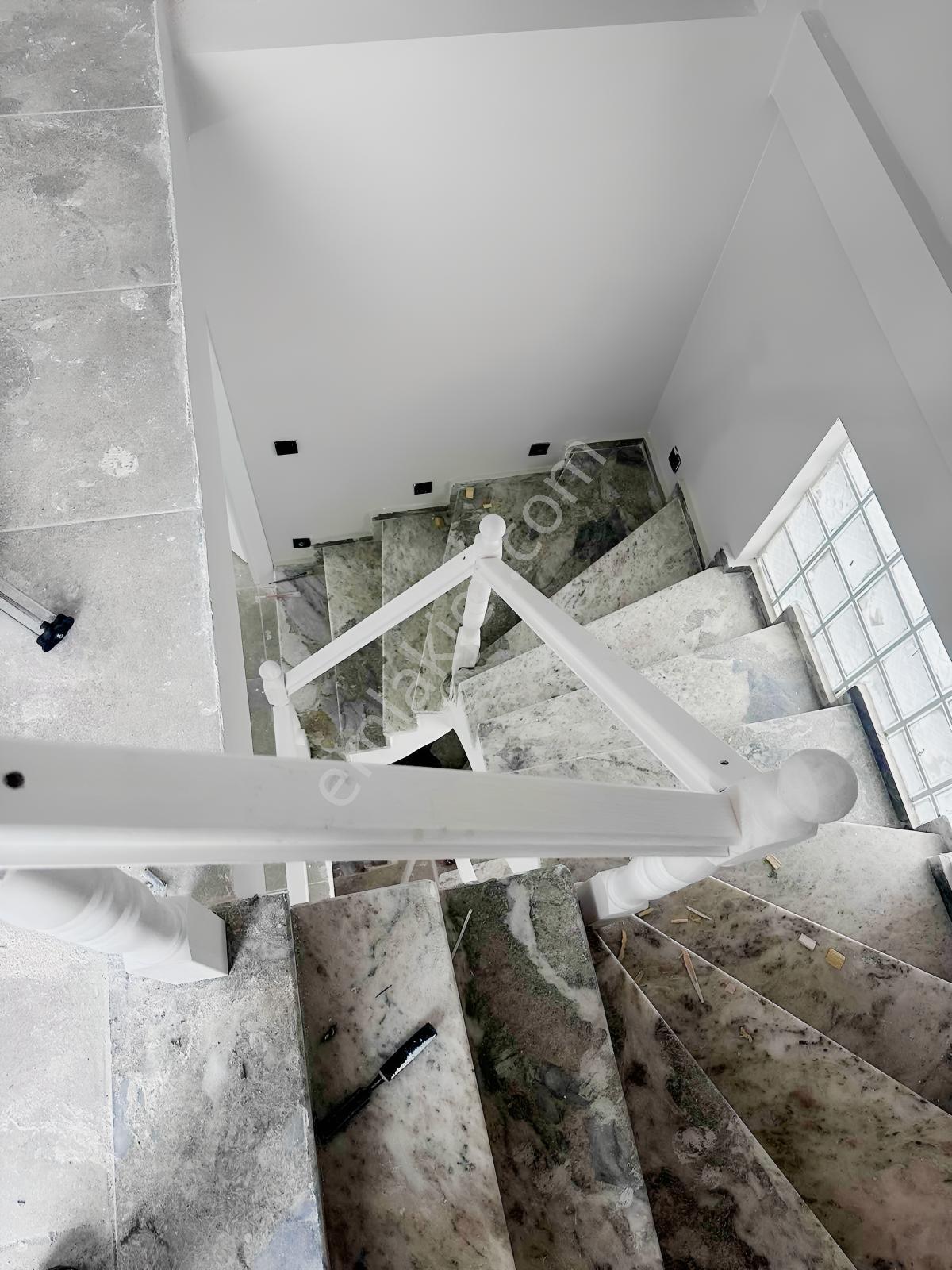 Site İçinde Denize Yakın Harika Konumda Büyük Kullanışlı Villa — fotoğraf 29