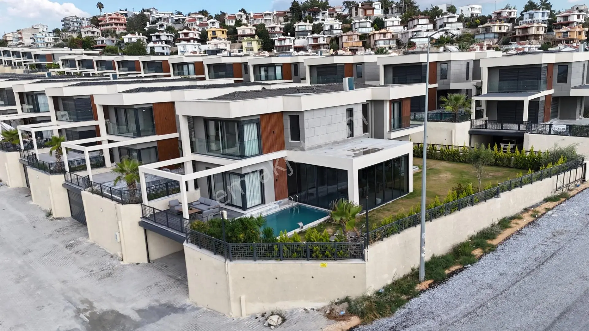Kuşadası’Nda Satılık Lüks Villa