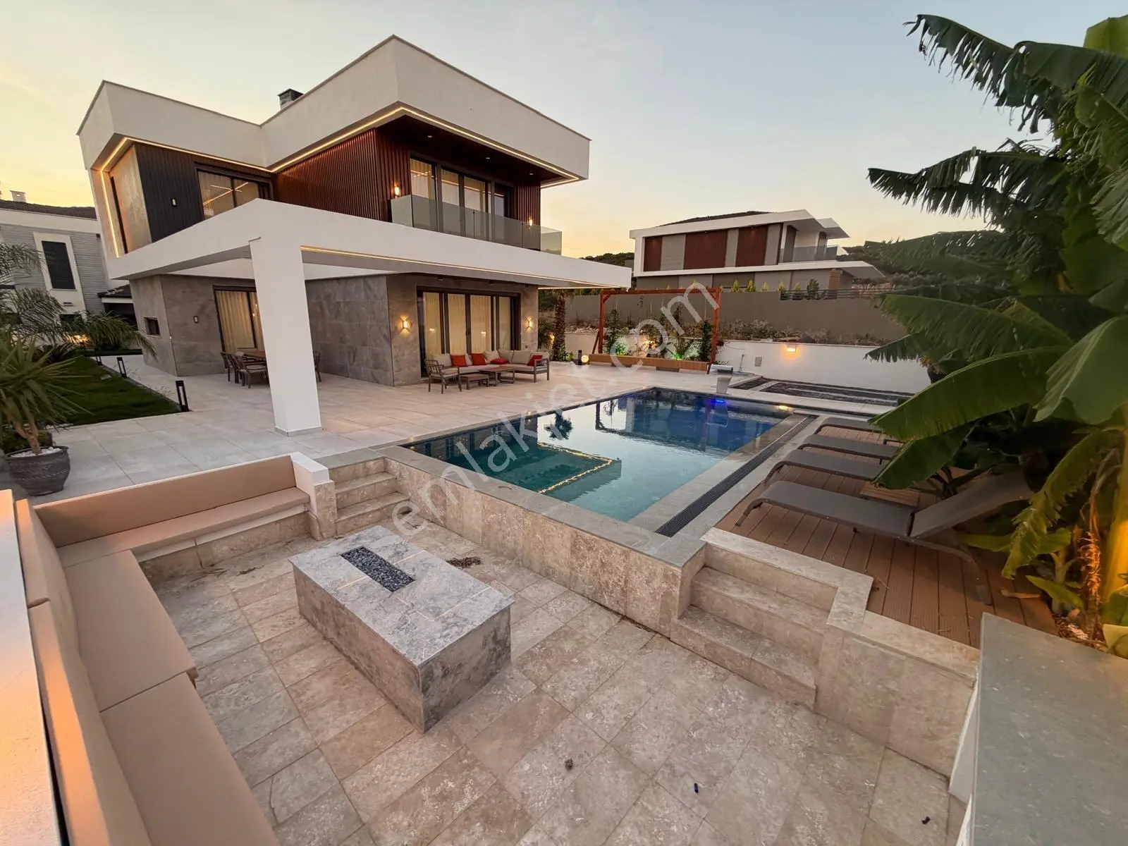 Didim Efeler Mahallesi’Nde Satılık Ultra Lüks 4+1 Havuzlu Müstakil Villa