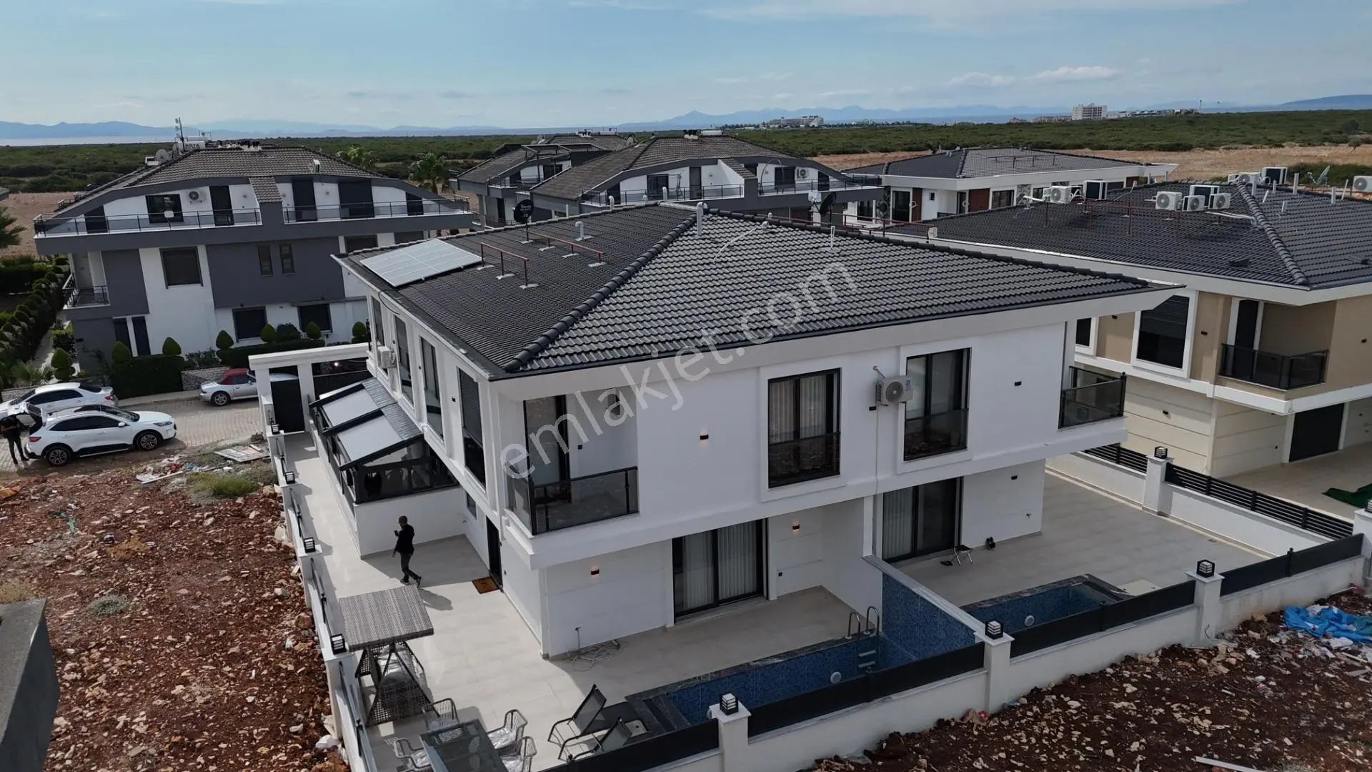 Didim Efeler Mahallesi’Nde Satılık 3+1 Havuzlu Eşyalı Villa