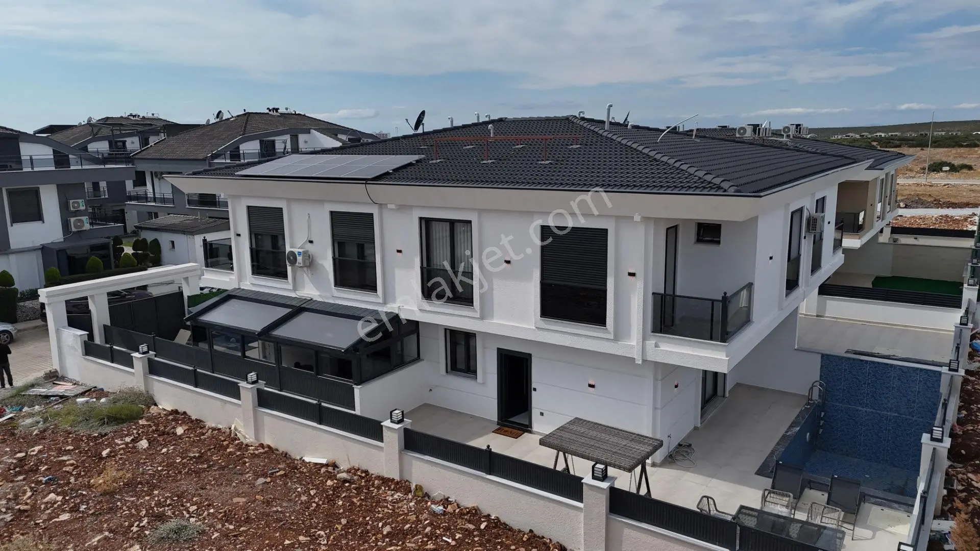 Didim Efeler Mahallesi’nde Satılık 3+1 Havuzlu Eşyalı Villa — fotoğraf 2