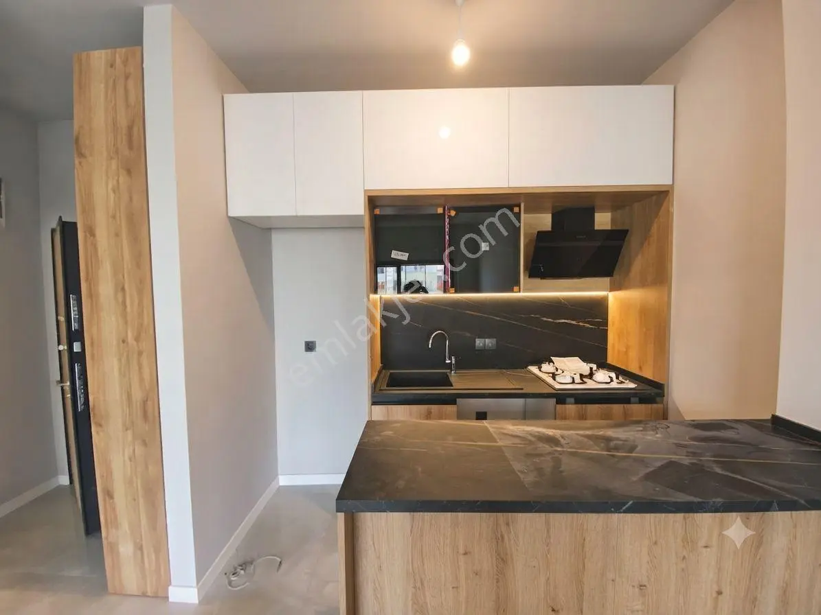 Aktif'ten Akçay'da Satılık Bahçe Keyfi Sunan Modern 1+1 Geniş Daire — fotoğraf 3