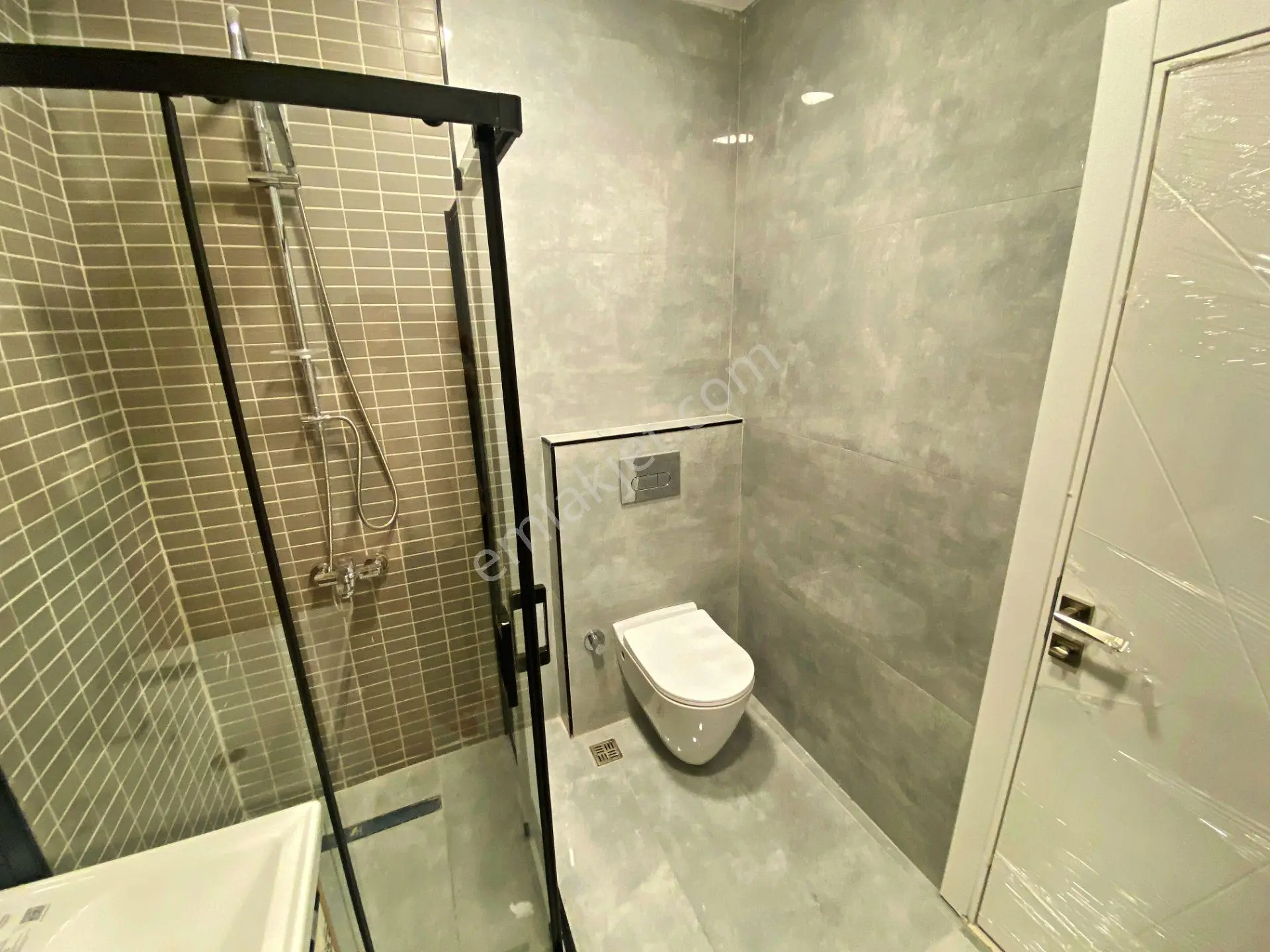 Aktif'ten Akçay'da Satılık Bahçe Keyfi Sunan Modern 1+1 Geniş Daire — fotoğraf 16