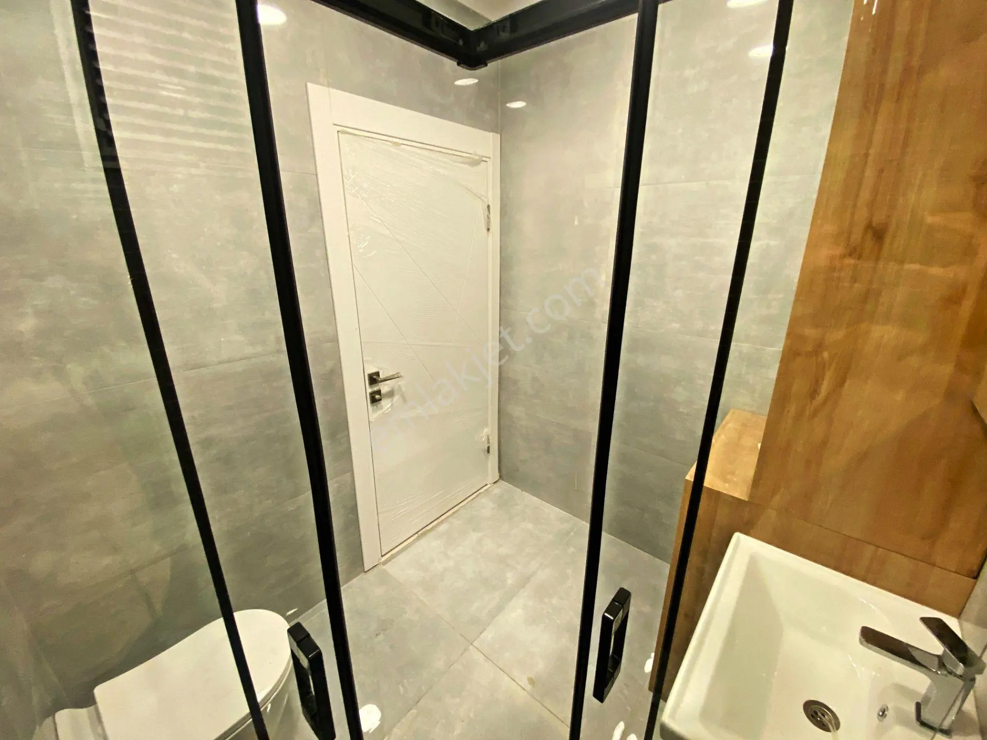 Aktif'ten Akçay'da Satılık Bahçe Keyfi Sunan Modern 1+1 Geniş Daire — fotoğraf 18