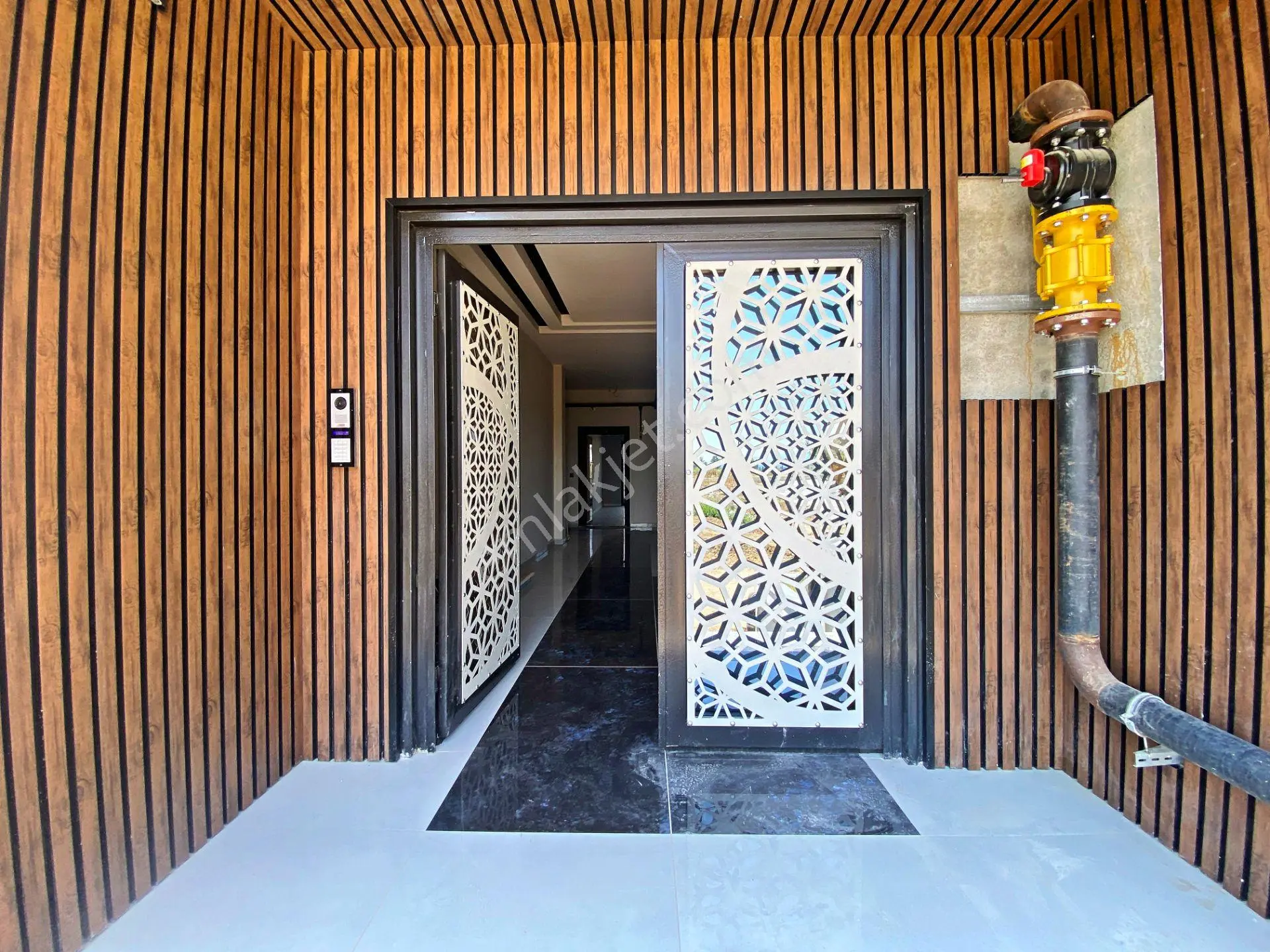 Aktif'ten Akçay'da Satılık Bahçe Keyfi Sunan Modern 1+1 Geniş Daire — fotoğraf 21