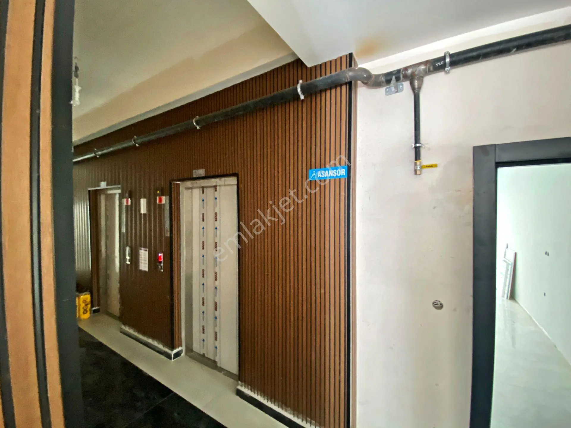 Aktif'ten Akçay'da Satılık Bahçe Keyfi Sunan Modern 1+1 Geniş Daire — fotoğraf 23