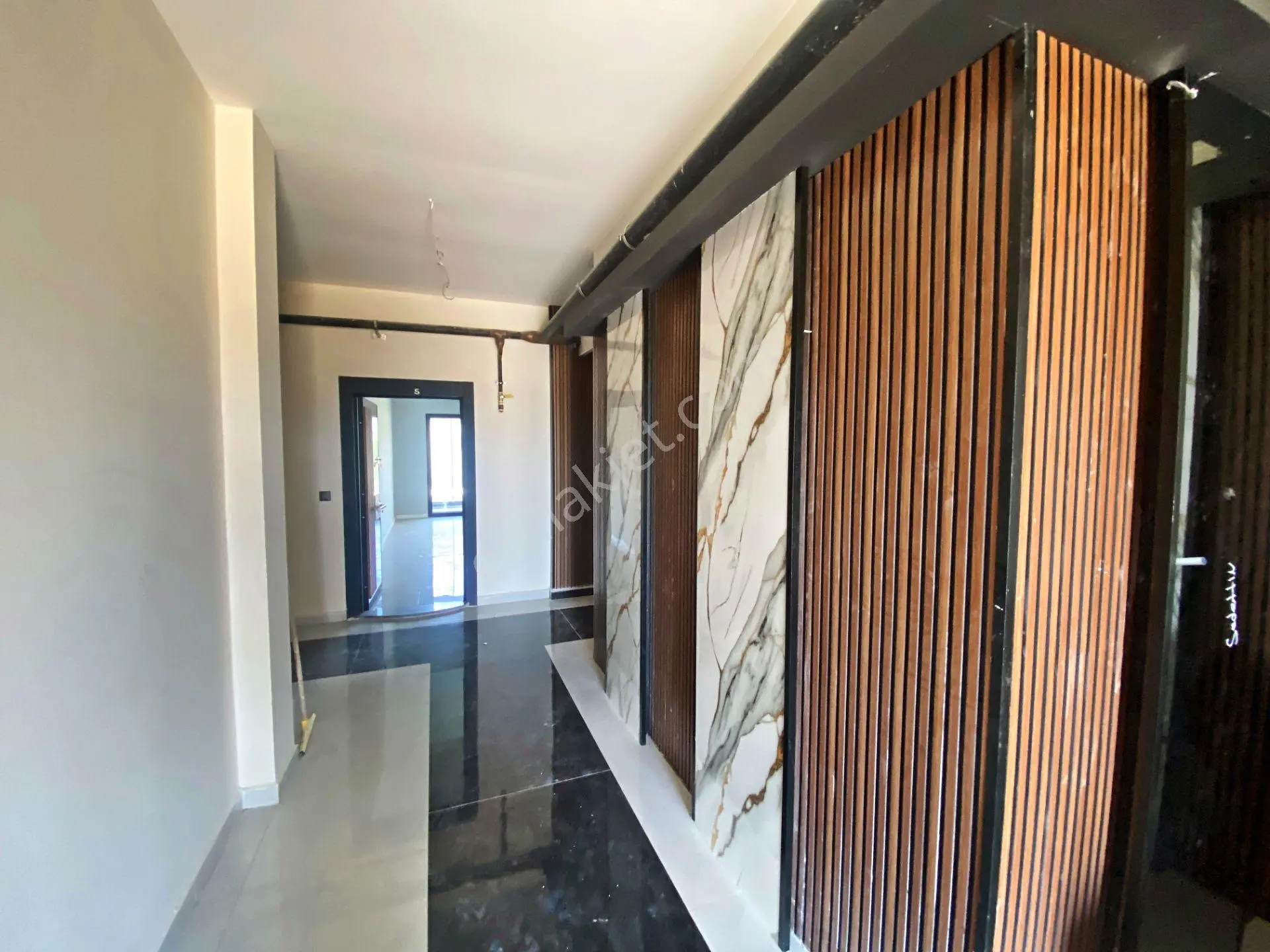 Aktif'ten Akçay'da Satılık Bahçe Keyfi Sunan Modern 1+1 Geniş Daire — fotoğraf 27