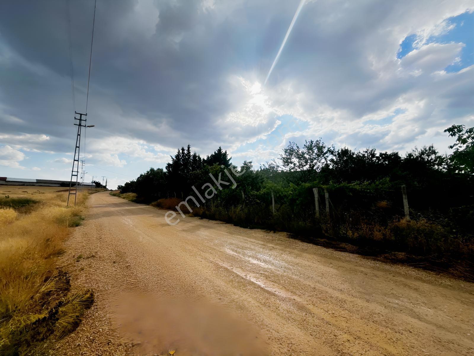 Çayırbağı Kuran Kursu Yanında 2 Kat İmarlı 14160m2 Satılık Arsa — fotoğraf 8
