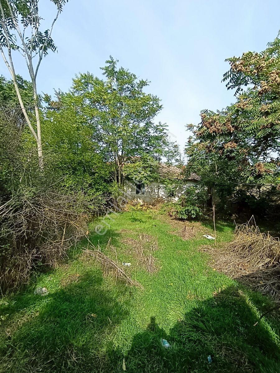 Kasreviden İcerisinde Ev Bulunan Ticari+konut İmarlı 244m2 Arsa — fotoğraf 3
