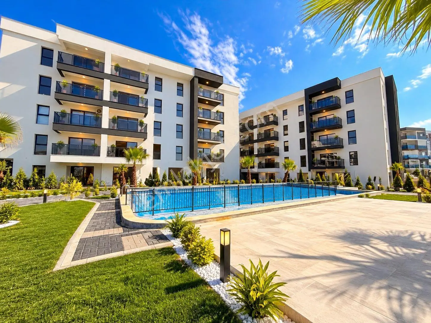 Şok Fiyat ! Aclass'Dan Kuşadası'Nda Satılık-7/24Güvenlik-Havuz-Bahçe-Otopark-Doğ...