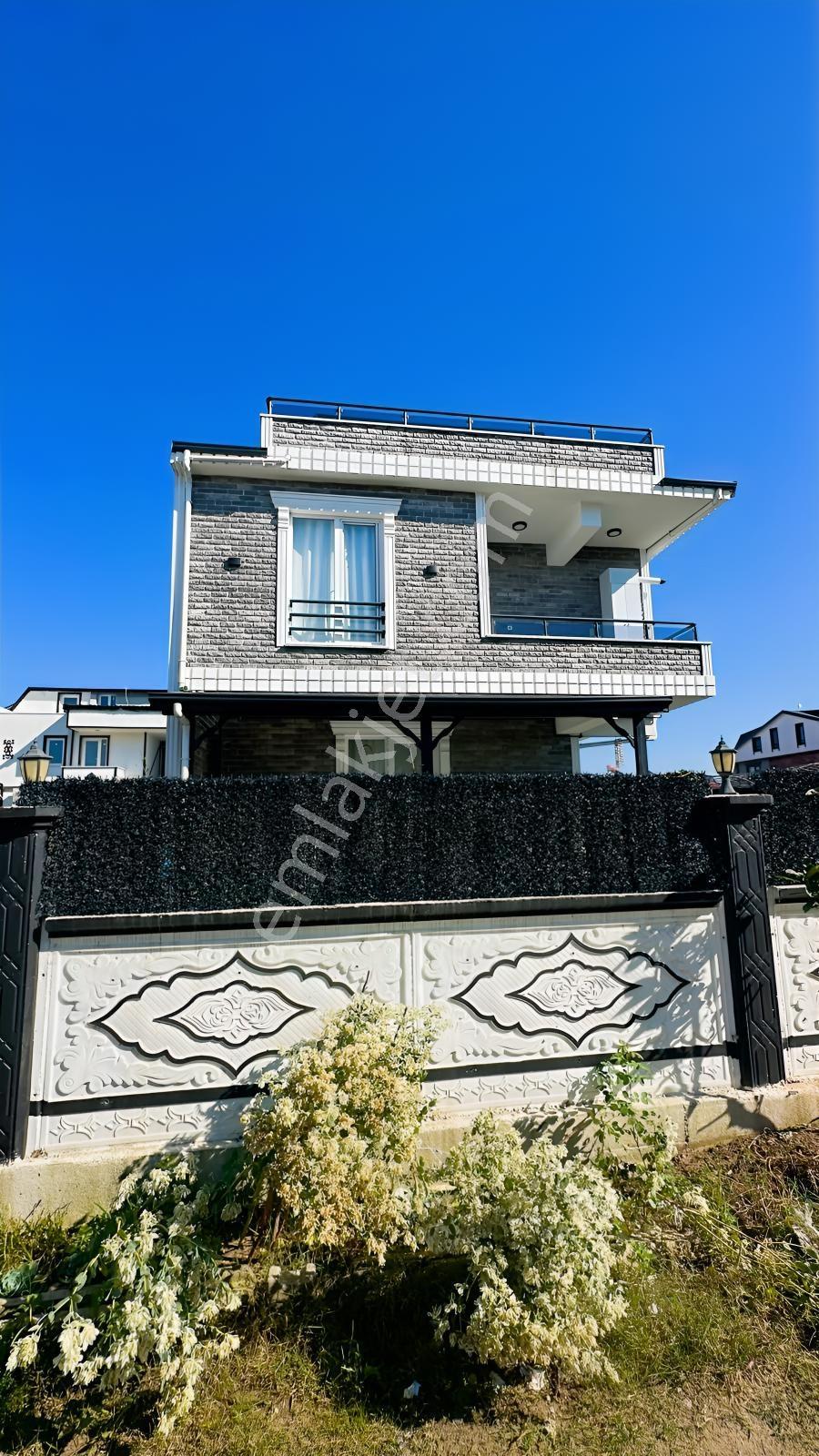 Balcıoğlundan Jakuzli Geniş Bahçeli İskanlı Kş Bahçeli 4+1 Villa — fotoğraf 4