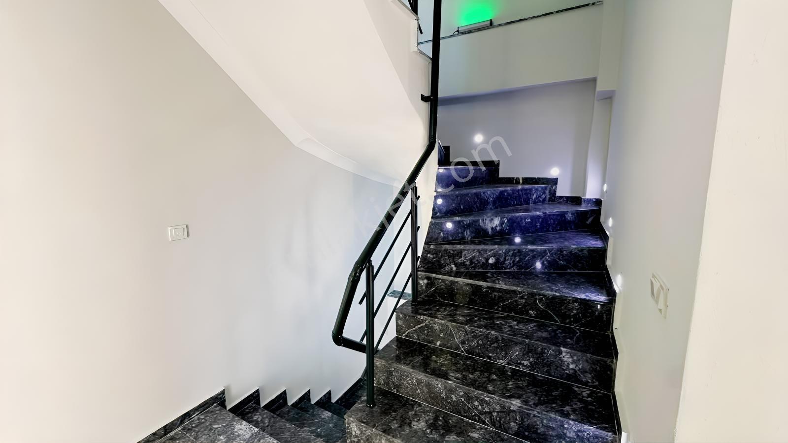 Balcıoğlundan Jakuzli Geniş Bahçeli İskanlı Kş Bahçeli 4+1 Villa — fotoğraf 11