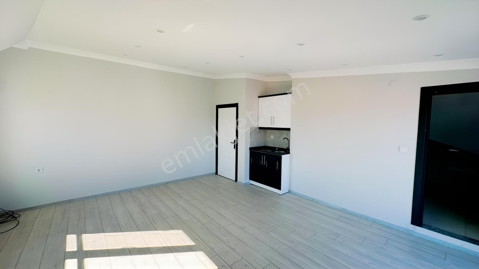 Balcıoğlundan Jakuzli Geniş Bahçeli İskanlı Kş Bahçeli 4+1 Villa — fotoğraf 16