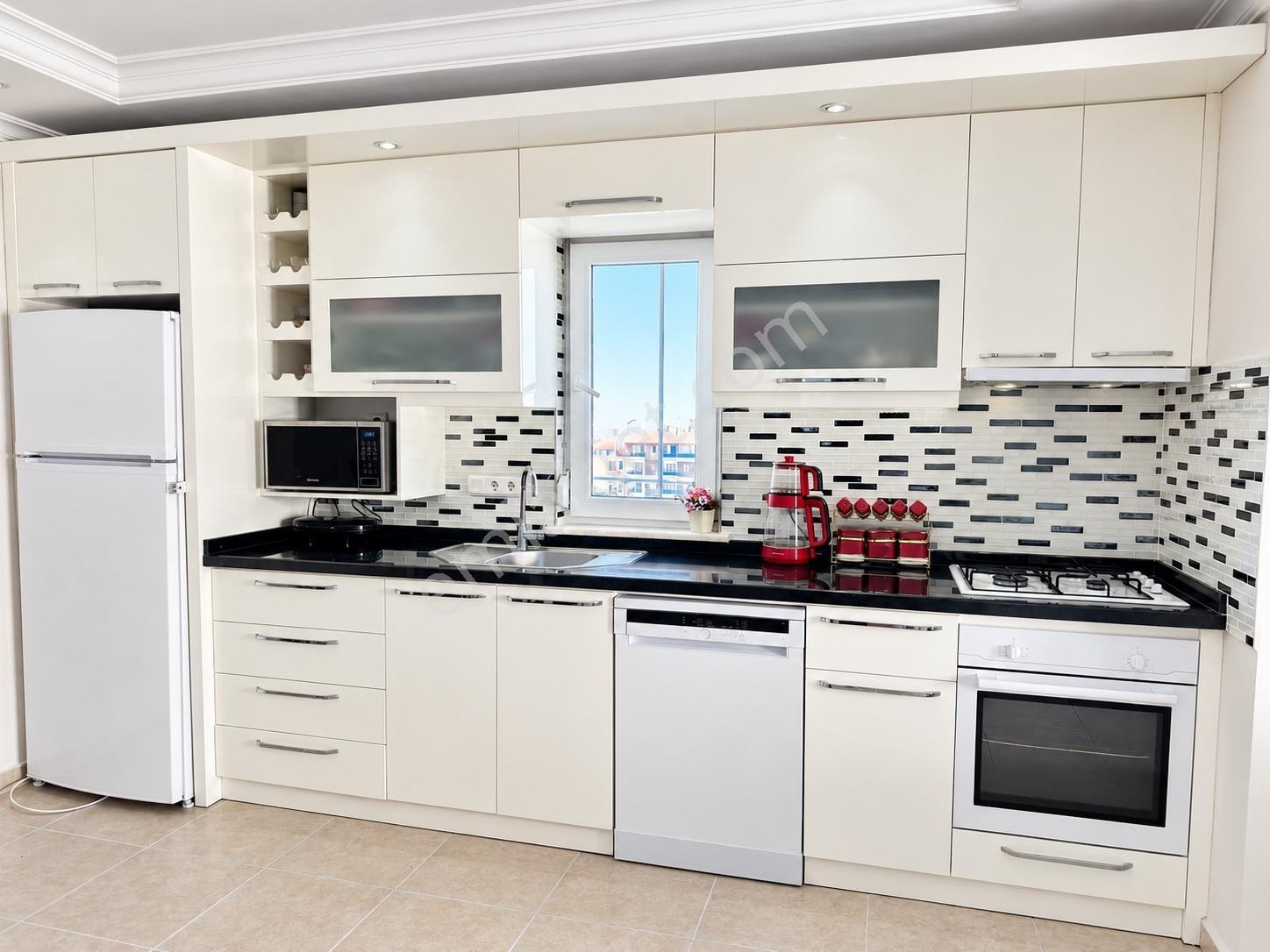 Alanya Tosmur Kale Ve Dağ Manzaralı Eşyalı 3+1 Daire — fotoğraf 4