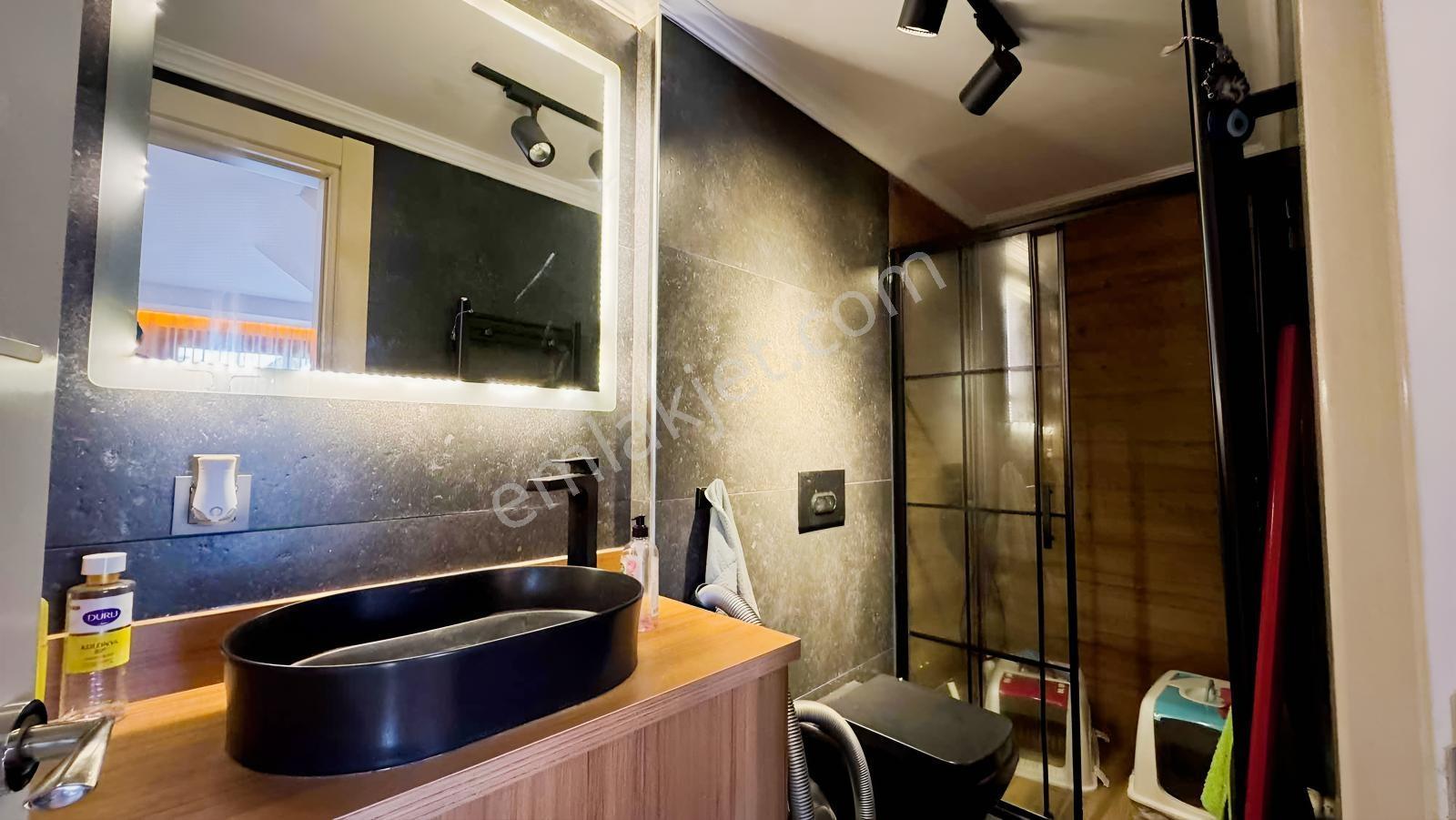 Yiğit Gayrimenkul'den Çeşme Merkezde Tripleks Havuzlu Villa — fotoğraf 8