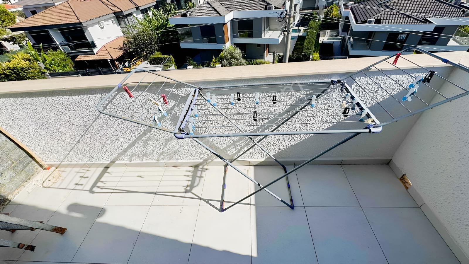 Yiğit Gayrimenkul'den Çeşme Merkezde Tripleks Havuzlu Villa — fotoğraf 20