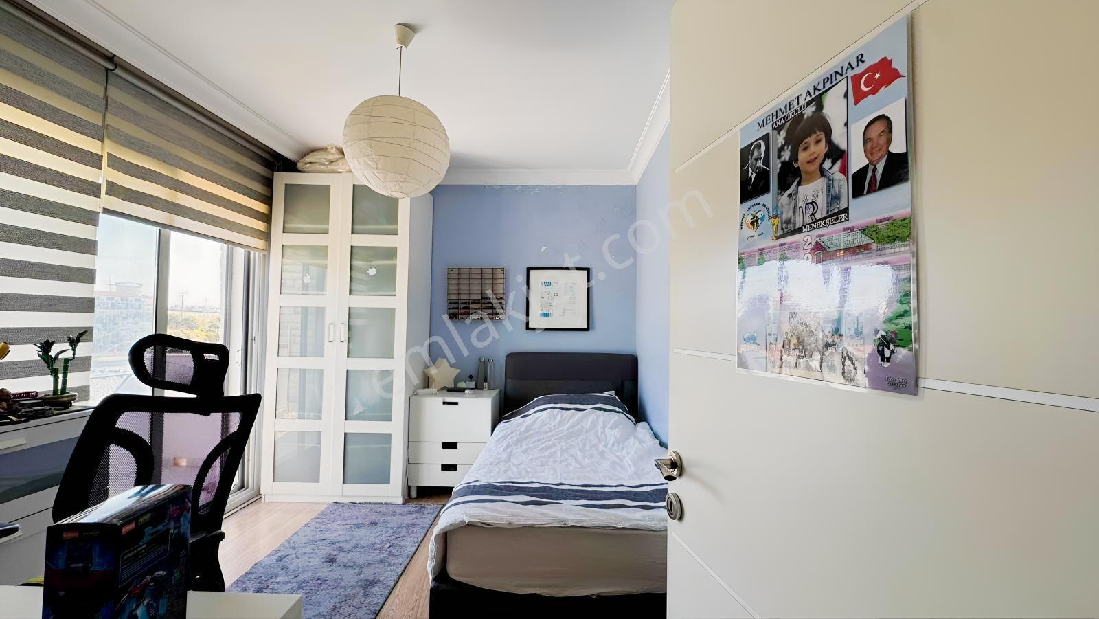 Yiğit Gayrimenkul'den Çeşme Merkezde Tripleks Havuzlu Villa — fotoğraf 23