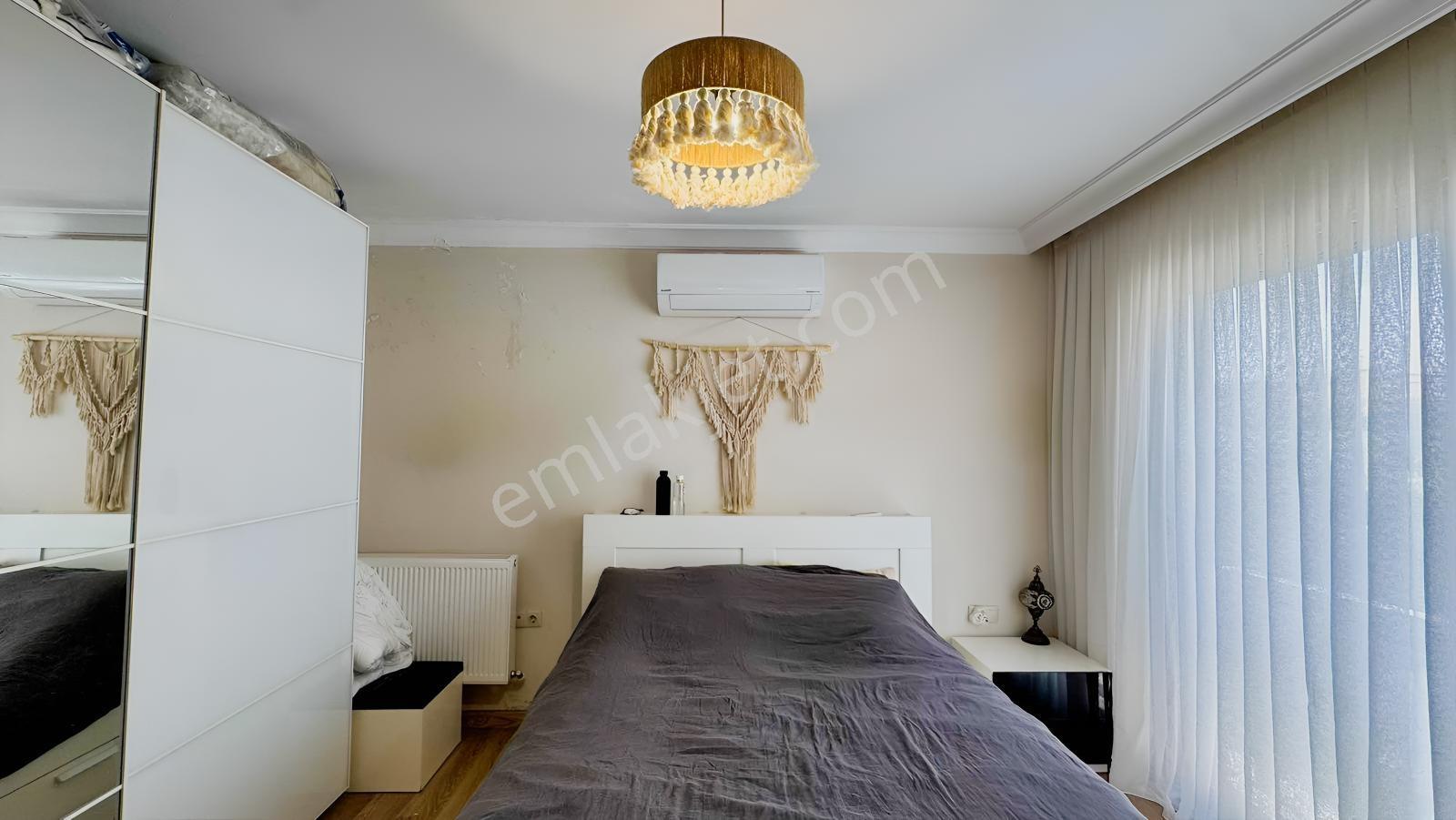 Yiğit Gayrimenkul'den Çeşme Merkezde Tripleks Havuzlu Villa — fotoğraf 27