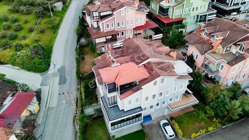 Yıldızlı'da Satılık Yol Kenarı 5+1 Tripleks Villa — fotoğraf 2