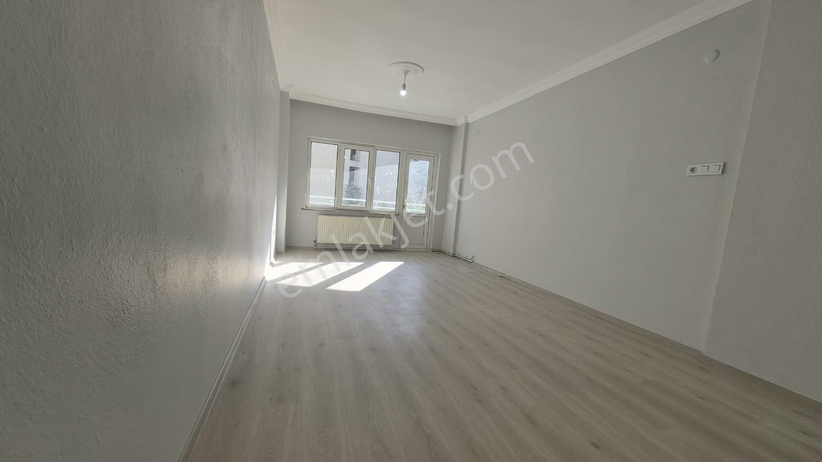 Merkezi Konumda, Yenilenmiş 3+1 Satılık Daire — fotoğraf 10