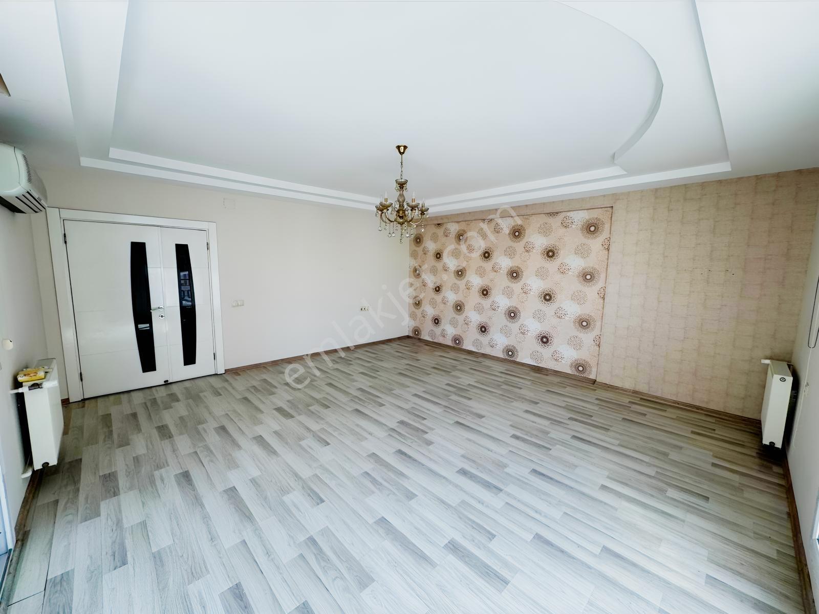 Han Emlak'tan Menderes Mah'de Site İçi Jeneratörlü Satılık 3+1 — fotoğraf 2