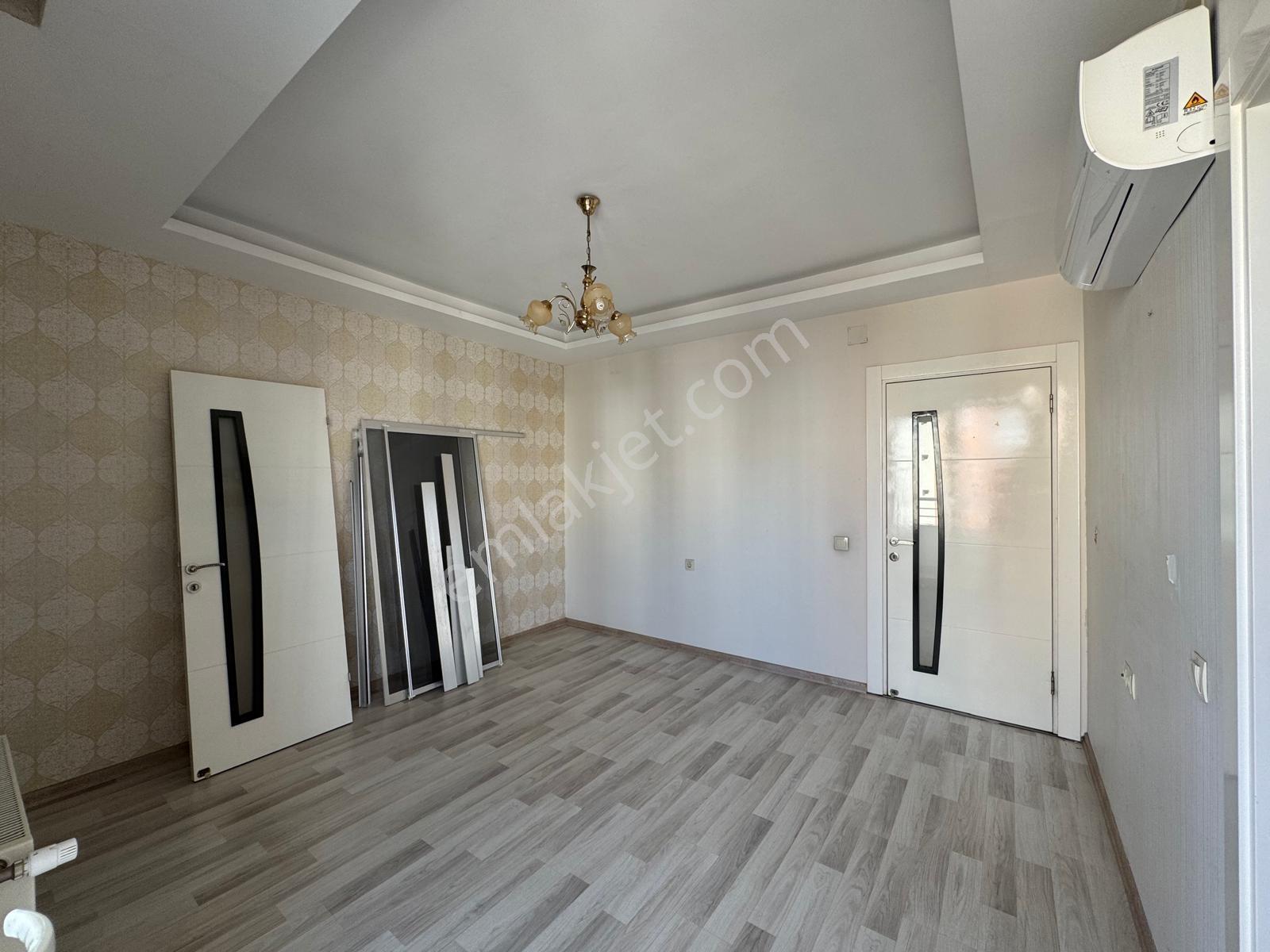 Han Emlak'tan Menderes Mah'de Site İçi Jeneratörlü Satılık 3+1 — fotoğraf 4