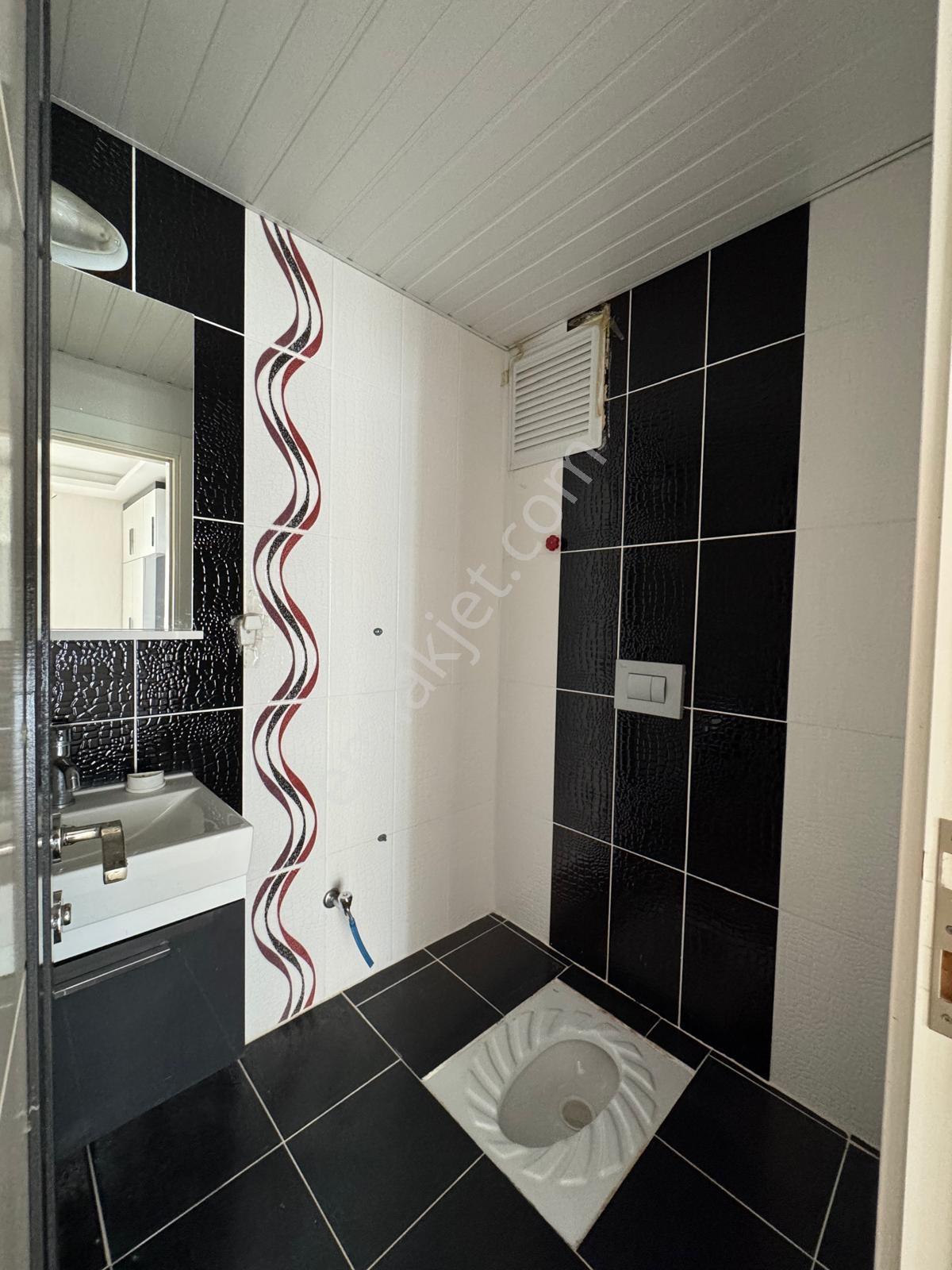 Han Emlak'tan Menderes Mah'de Site İçi Jeneratörlü Satılık 3+1 — fotoğraf 13
