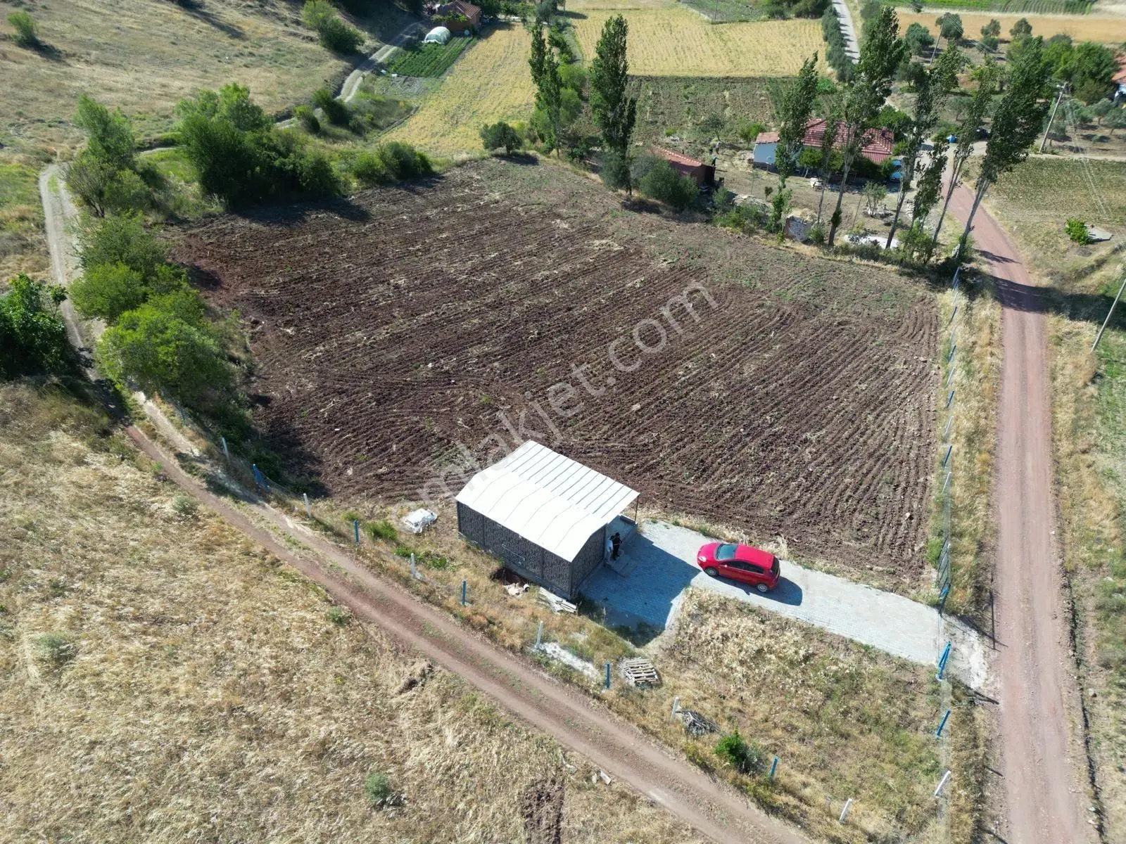 Akhisar Doğankayada 3.300 M2 Tek Tapu Kurulu Düzen Cevizlik !