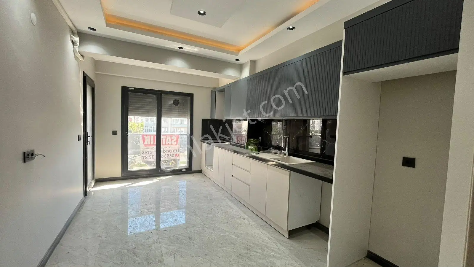 Bademalanı'nda Yol Üzeri Muhteşem Lokasyon Süper Daire 3+1 — fotoğraf 2