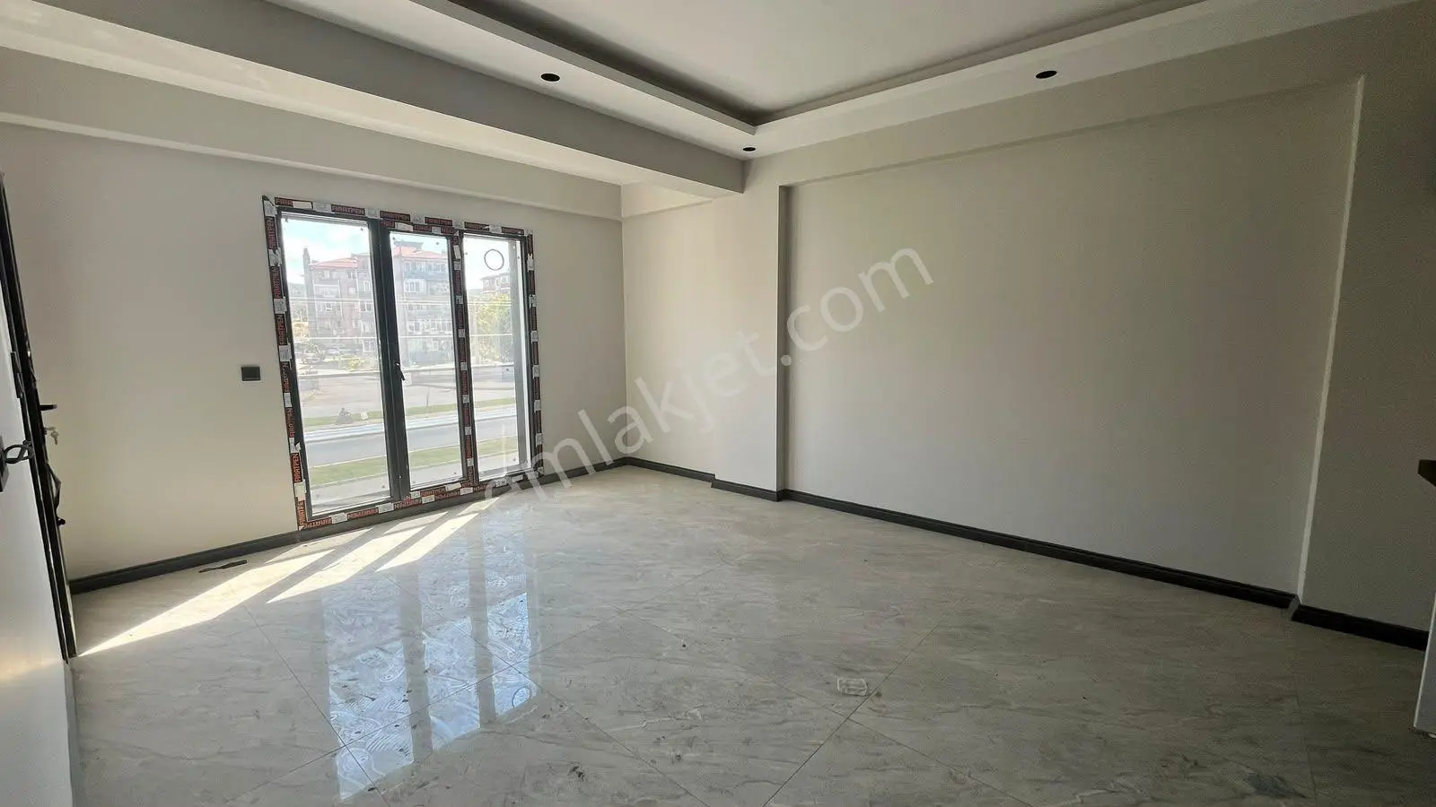Bademalanı'nda Yol Üzeri Muhteşem Lokasyon Süper Daire 3+1 — fotoğraf 4