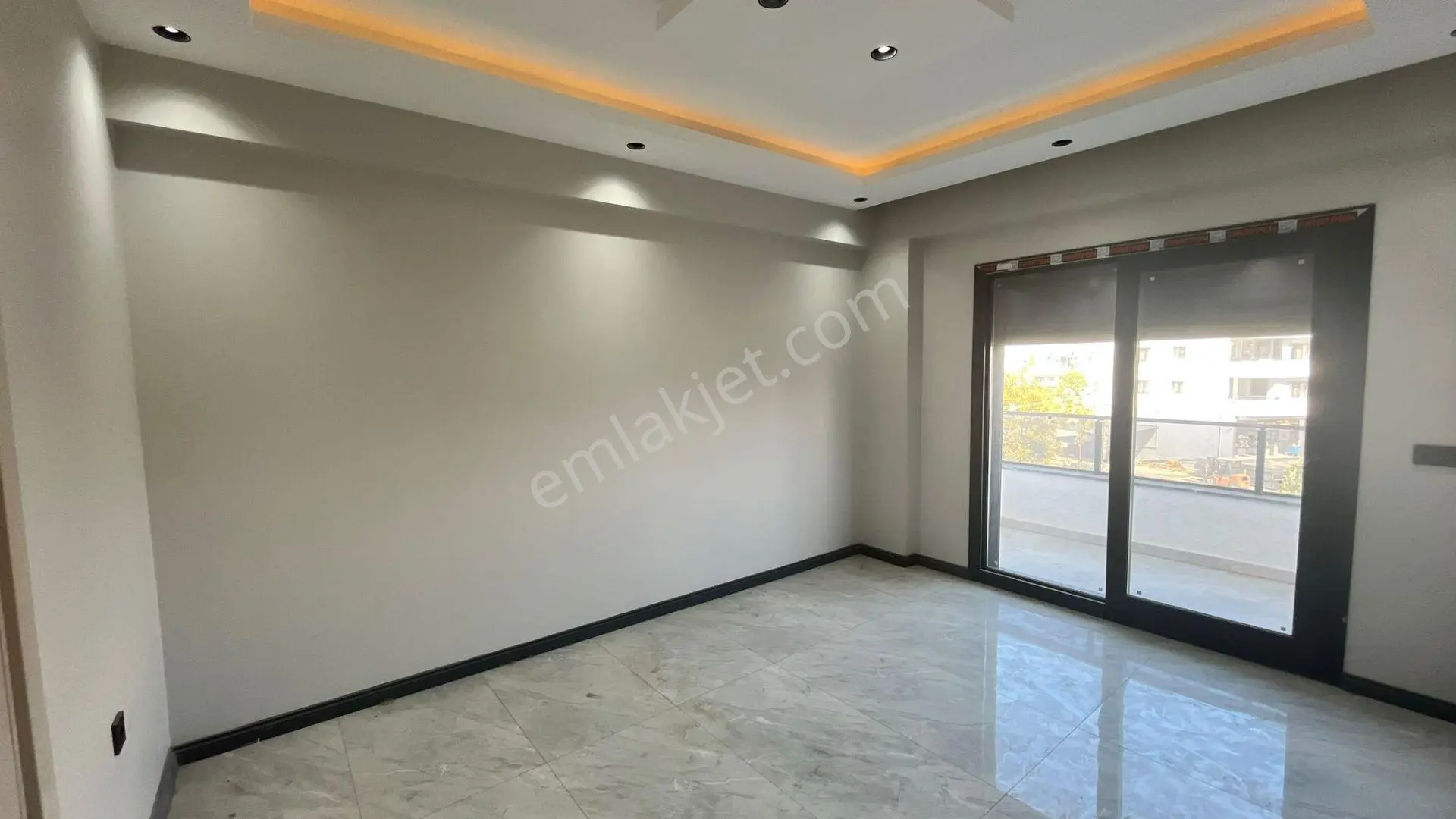 Bademalanı'nda Yol Üzeri Muhteşem Lokasyon Süper Daire 3+1 — fotoğraf 11