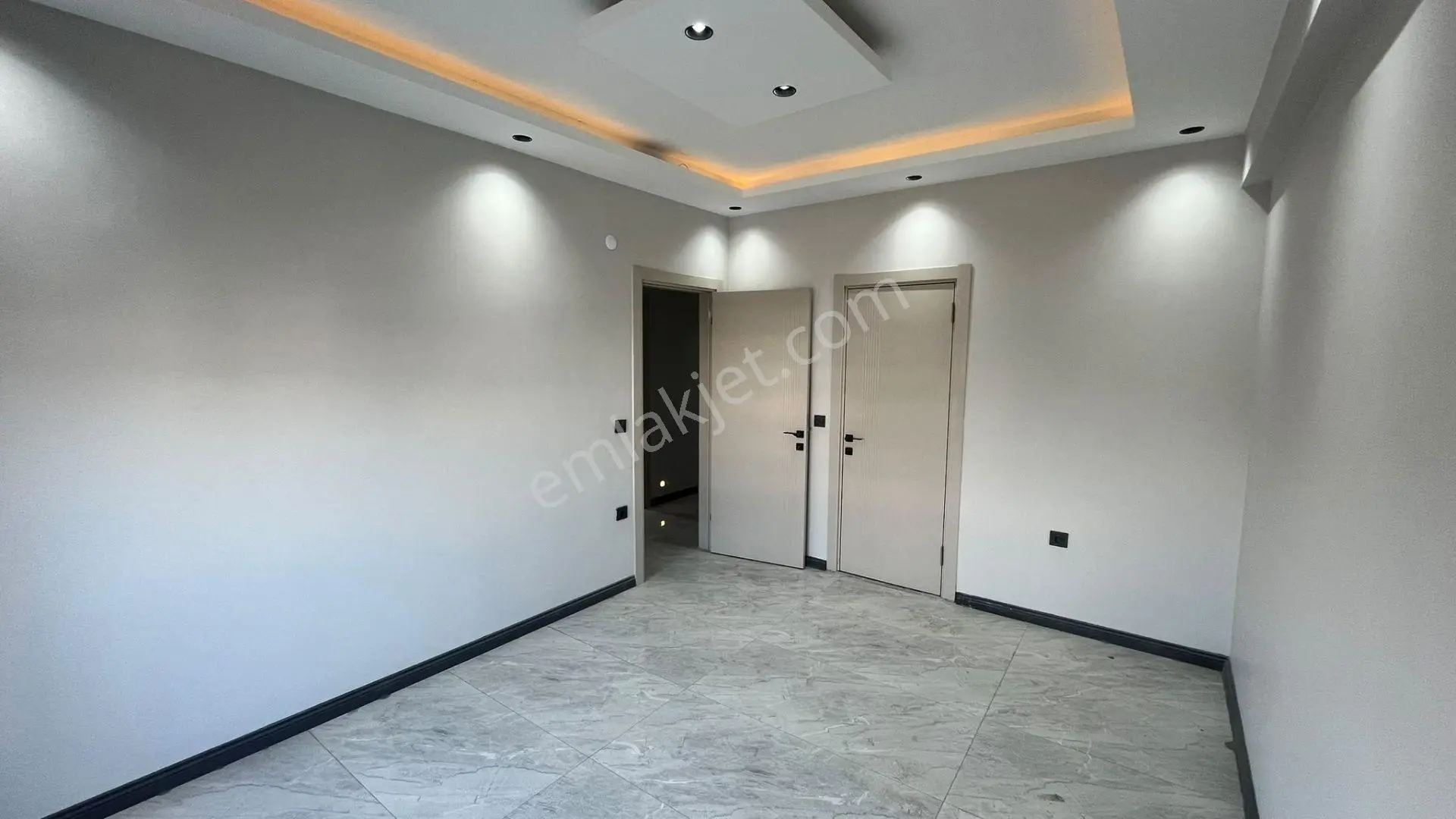Bademalanı'nda Yol Üzeri Muhteşem Lokasyon Süper Daire 3+1 — fotoğraf 12