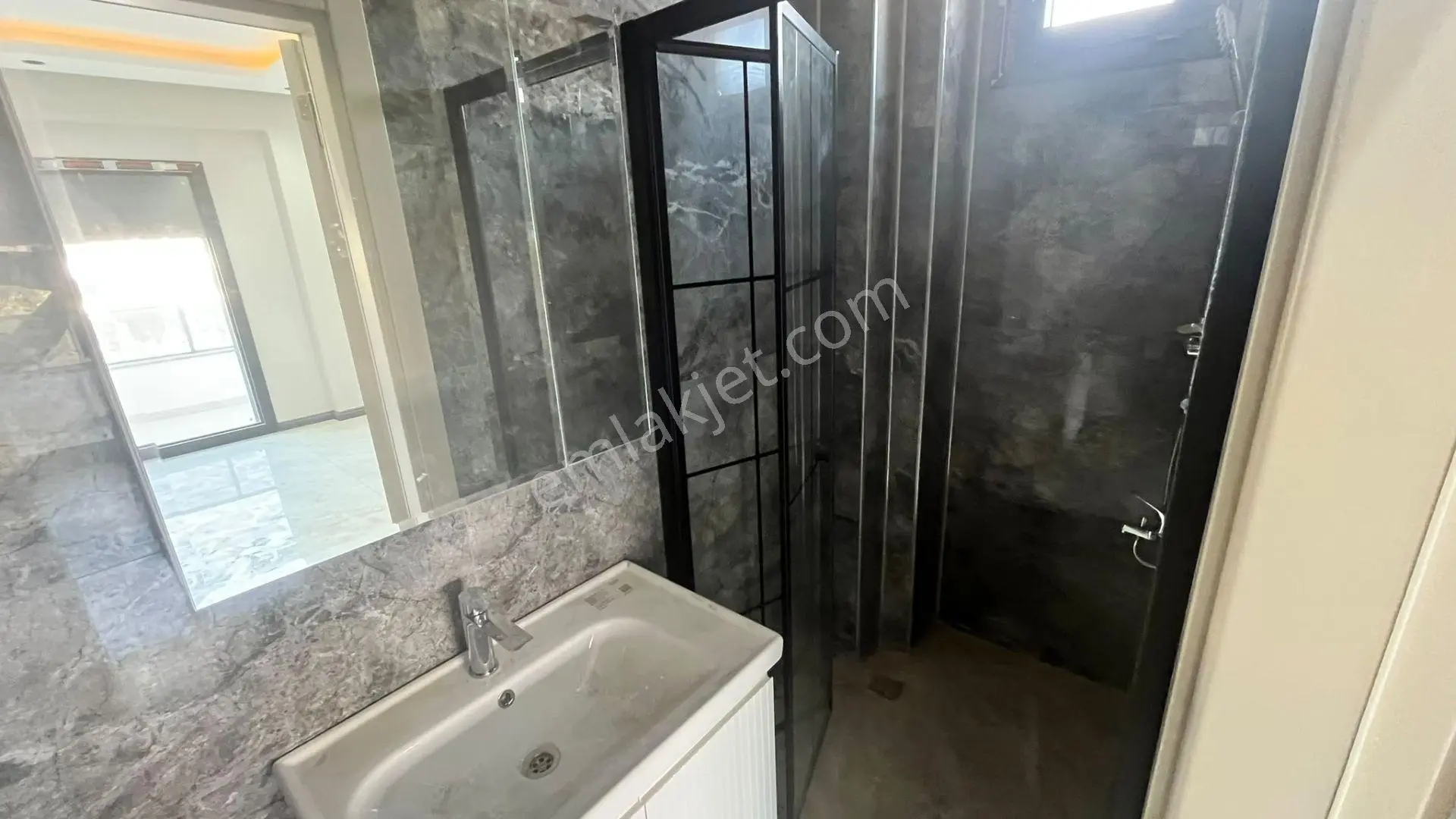 Bademalanı'nda Yol Üzeri Muhteşem Lokasyon Süper Daire 3+1 — fotoğraf 14
